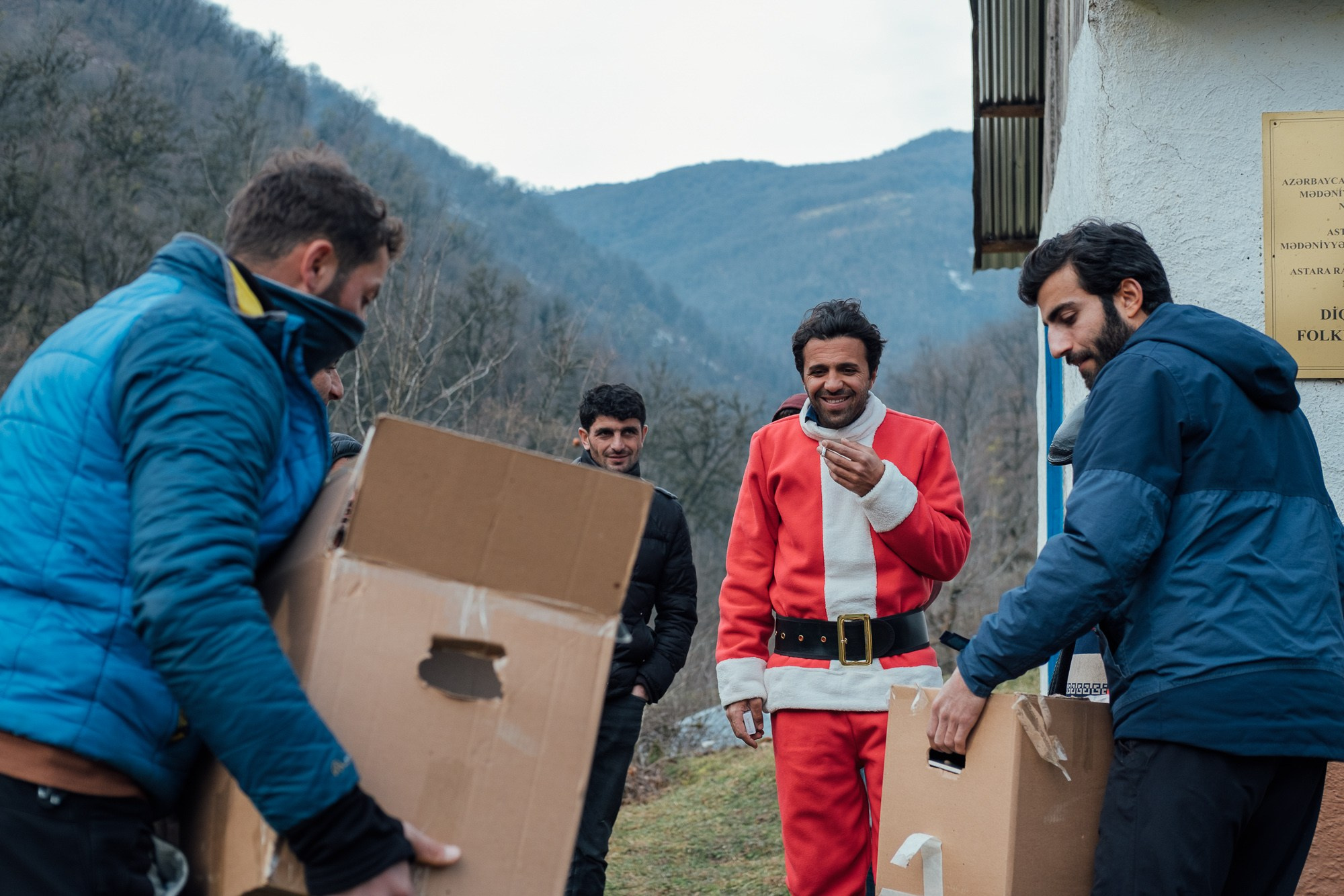 Şaxta Baba Ucqar Dağ Kəndlərində - Sosial Layihə. Bakıda Peşəkar Tədbir, Love Story və Təbiət Fotoqrafı — Elşən Baba