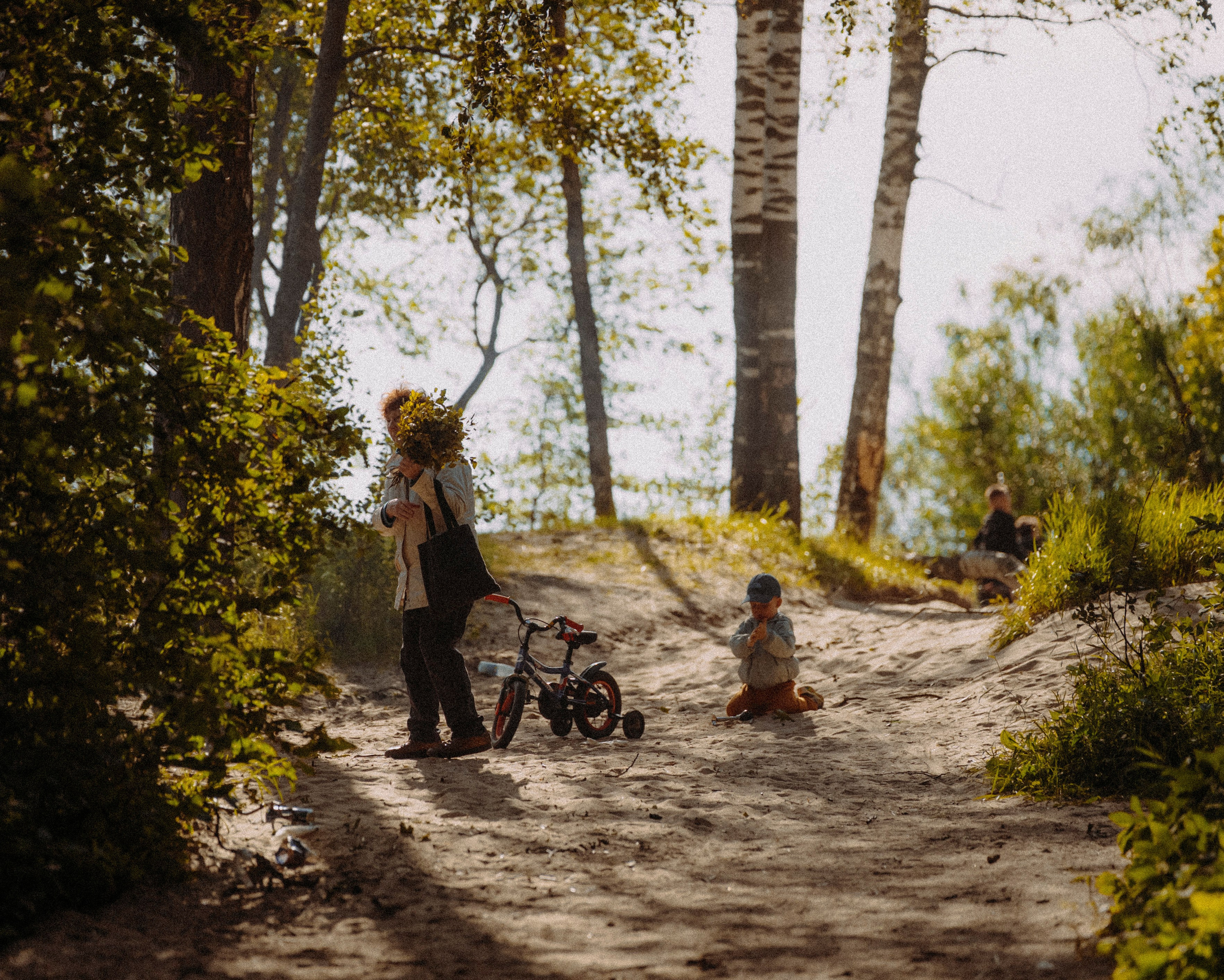 2025. Стрит-фотография, полная абсурда, идиотизма и красоты