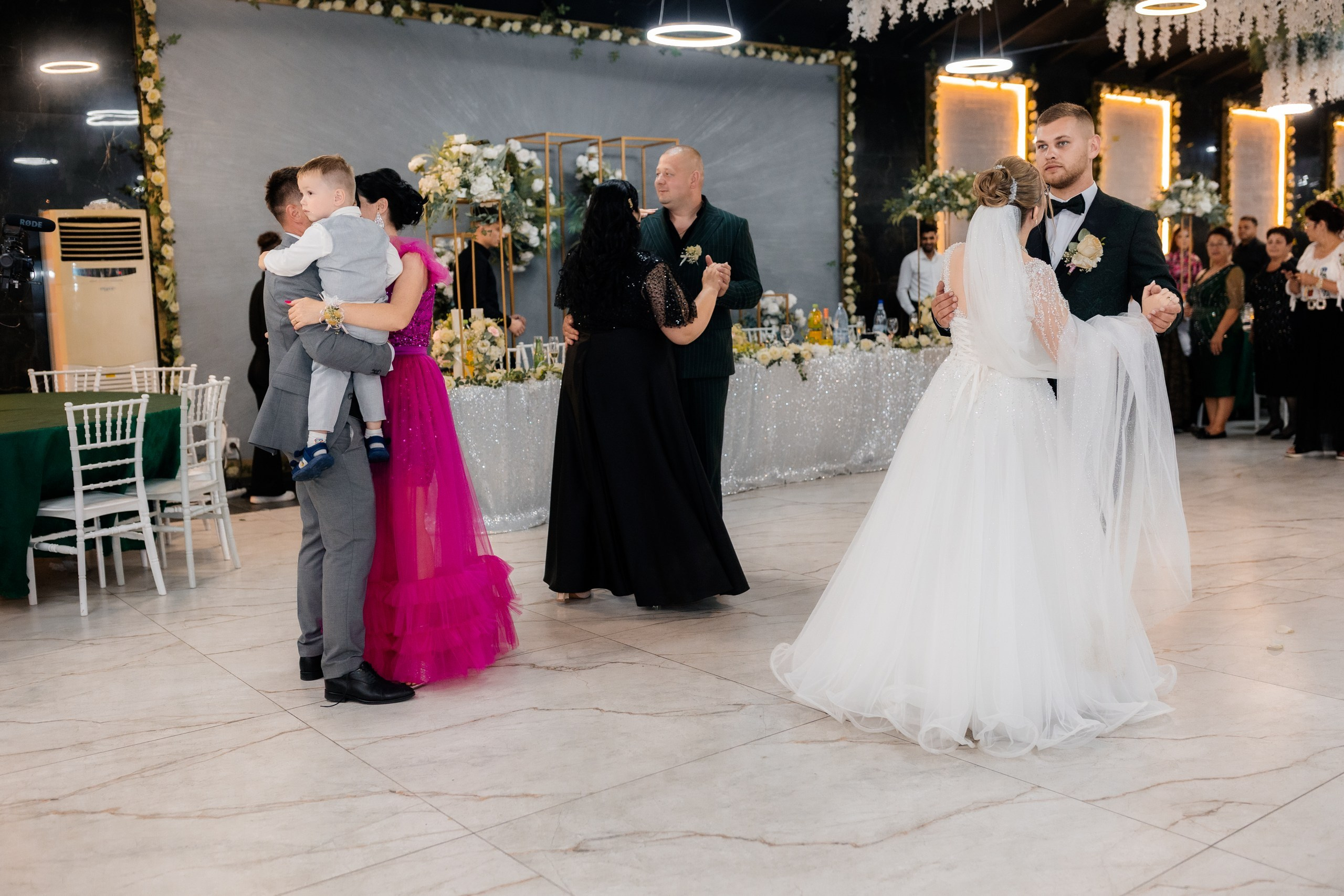 * fotograf stare civilă Siret* fotograf Bucovina* fotograf nuntă Suceava* fotograf Iași Botoșani* stare civilă tradițională* ie românească nuntă* AlinoFotoStudio* fotograf Andrei și Andreea- Alin Chirilă fotograf – stare civilă Siret, Suceava, Andrei și Andreea în ie tradițională, poveste spusă prin fotografiefotograf stare civilă Siret Suceava Alin Chirilă – miri îmbrăcați în costum tradițional bucovineanAlin Chirilă fotograf nuntă Siret Suceava – stare civilă autentică în Bucovina, emoții realefotograf Siret Suceava Alin Chirilă – Andrei și Andreea la starea civilă în ie tradiționalăstare civilă Siret fotograf Alin Chirilă – cadre naturale cu miri în costum popular din Bucovinafotograf nuntă Siret Suceava Alin Chirilă – povestitor prin fotografie, moment emoționant la starea civilăAlin Chirilă fotograf stare civilă Siret – iubire autentică surprinsă în stil documentarfotograf Bucovina Siret Alin Chirilă – stare civilă în ie tradițională, cadre pline de emoțieAlin Chirilă fotograf Suceava – Andrei și Andreea spun DA la starea civilă în Siretfotograf stare civilă Suceava Siret Alin Chirilă – poveste de iubire în stil tradițional românesc - Alin Chirilă fotograf profesionist, AlinoFotoStudio, fotograf evenimente Siret, Suceava County, Iași, Bacău County, Botoșani, Neamț County, fotograf nunți, botezuri, cununii civile, portrete și momente autentice surprinse elegant.- Alin Chirilă surprinde momente elegante de nuntă și evenimente speciale prin AlinoFotoStudio, fotograf disponibil în Siret, Suceava County, Iași, Bacău County, Botoșani și Neamț County, specializat în nunți, botezuri și cununii civile. - Alin Chirilă fotograf profesionist, AlinoFotoStudio, fotograf nuntă și evenimente în Siret, Suceava, Iași, Bacău, Botoșani și Piatra Neamț, fotograf nunți, botezuri, cununie civilă, ședințe foto, trash the dress, logodnă, familie, portrete și fotografii autentice. - AlinoFotoStudio by Alin Chirilă, fotograf evenimente premium în Suceava County, Iași County, Bacău County, Botoșani County și Neamț County, fotograf de familie, fotograf ceremonii religioase, petreceri și momente emoționante. - Alin Chirilă fotograf, povestitor prin fotografie, servicii foto profesionale pentru mireasă, mire, pregătiri nuntă, biserică, restaurant, valsul mirilor, tradiții românești și amintiri de neuitat în Moldova.