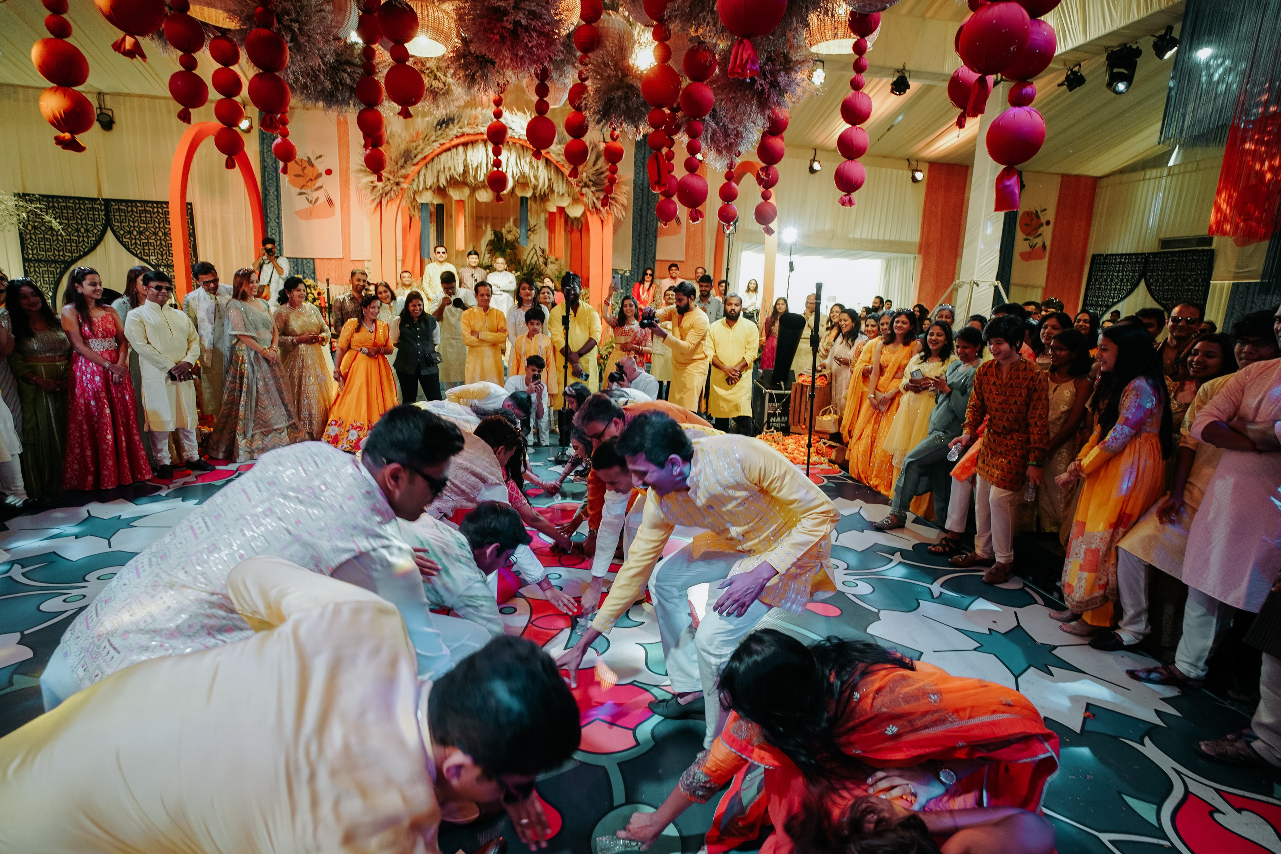 HALDI & MEHANDI. Wedding photographer Stalen Robert