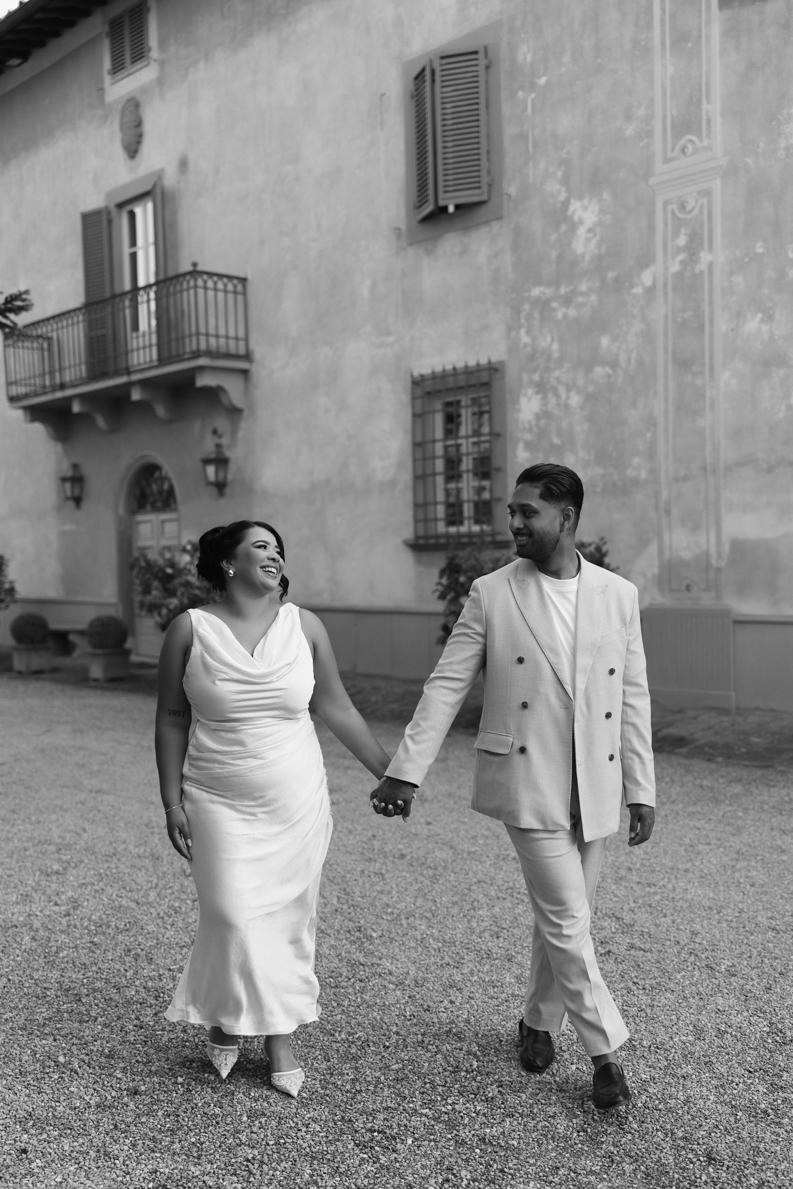 Pre-wedding in Tuscany. Wedding photographer Italy