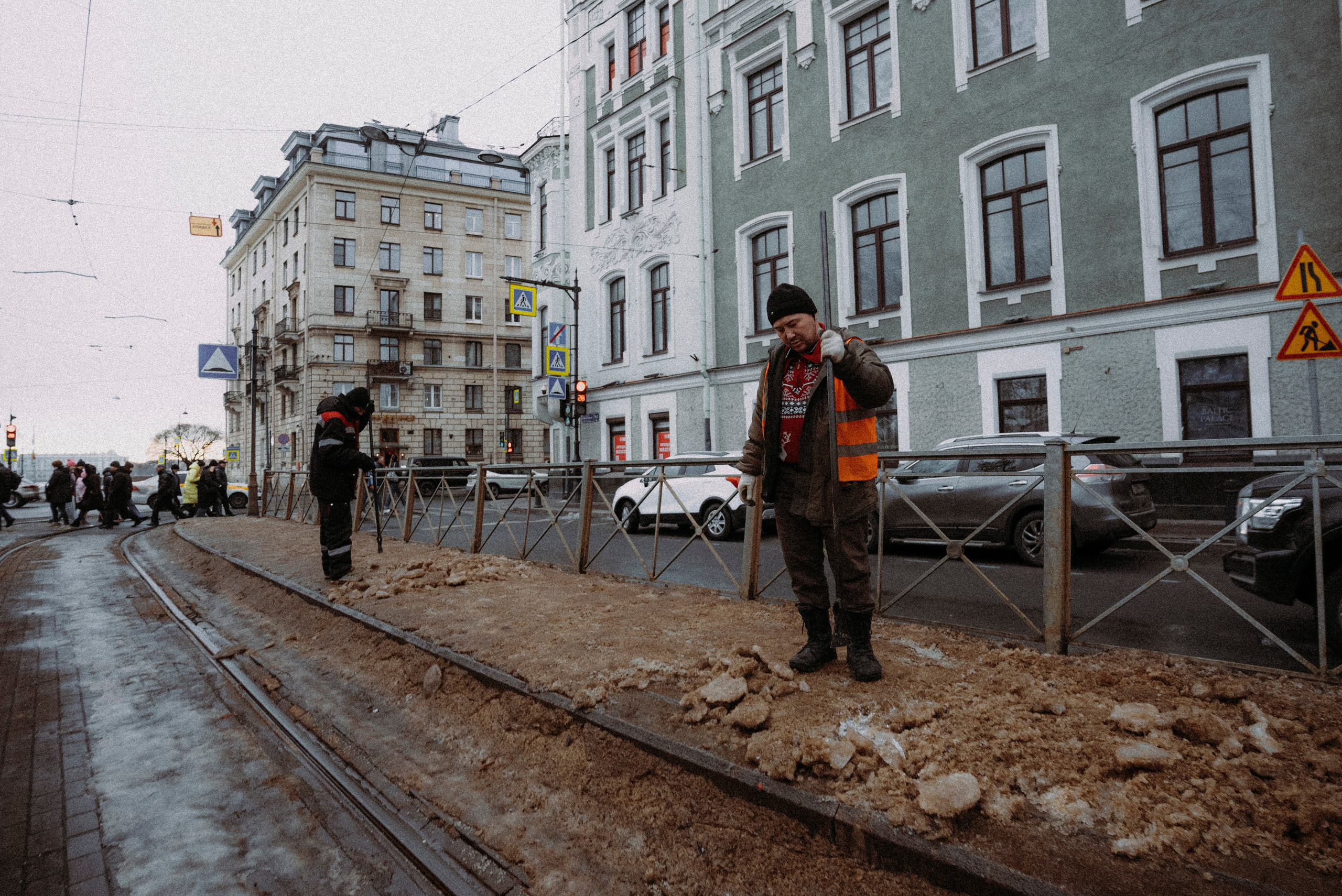 2025. Стрит-фотография, полная абсурда, идиотизма и красоты