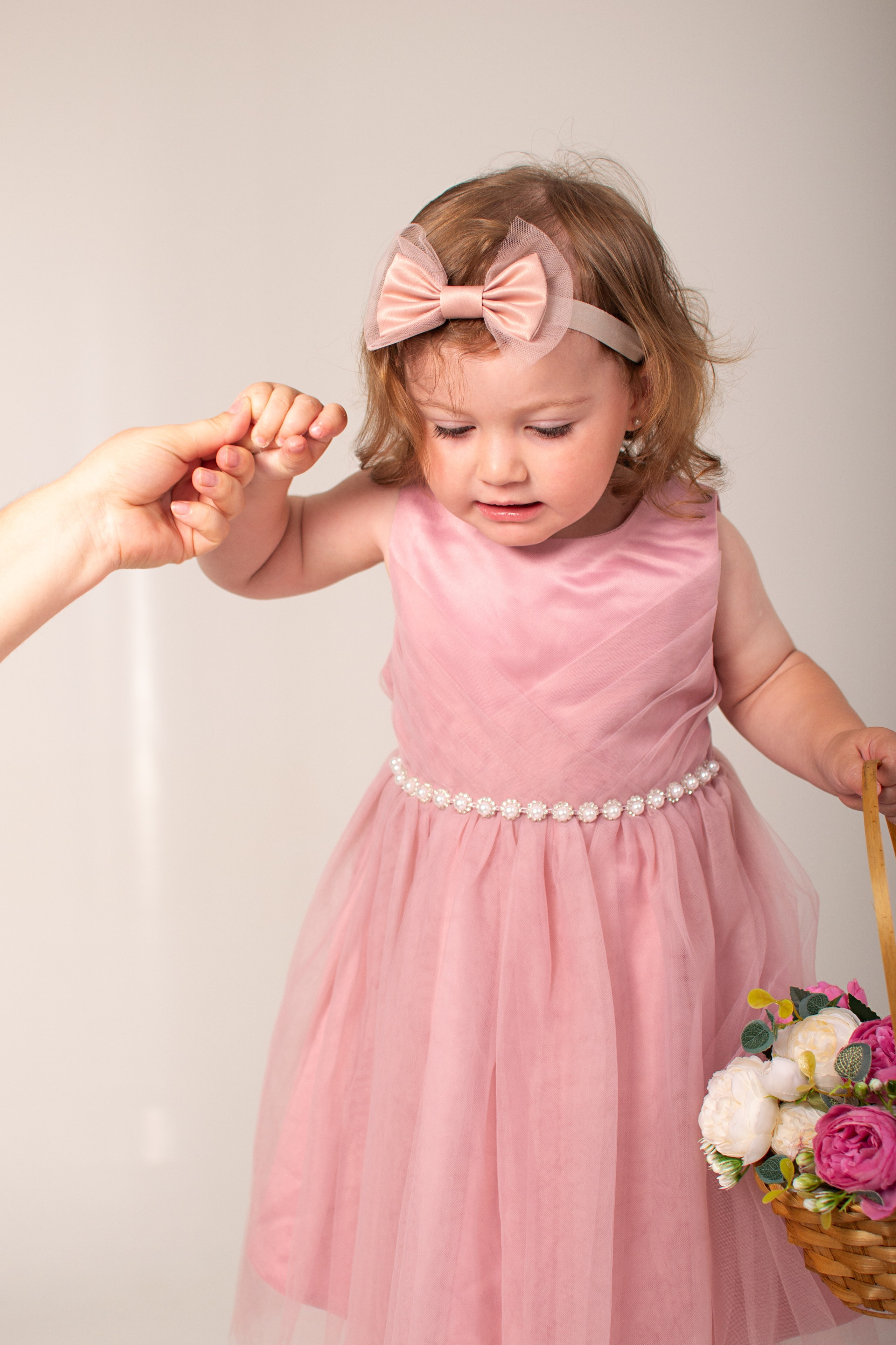 Фотосессия с пионами. Фотограф новорожденных в Темиртау и Караганде Любовь Жукова newborn