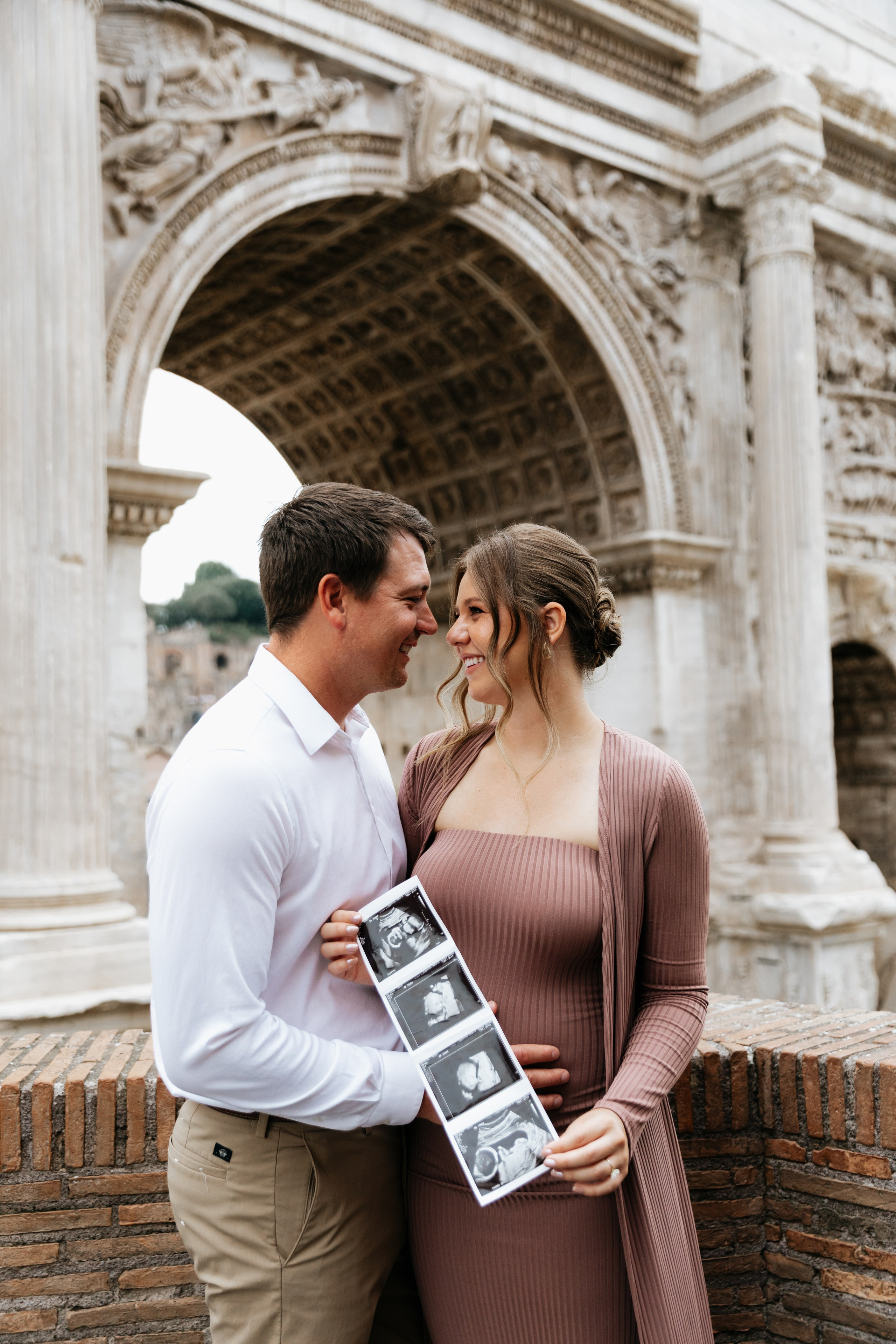 Maternity Photoshoot. Photographer in Rome