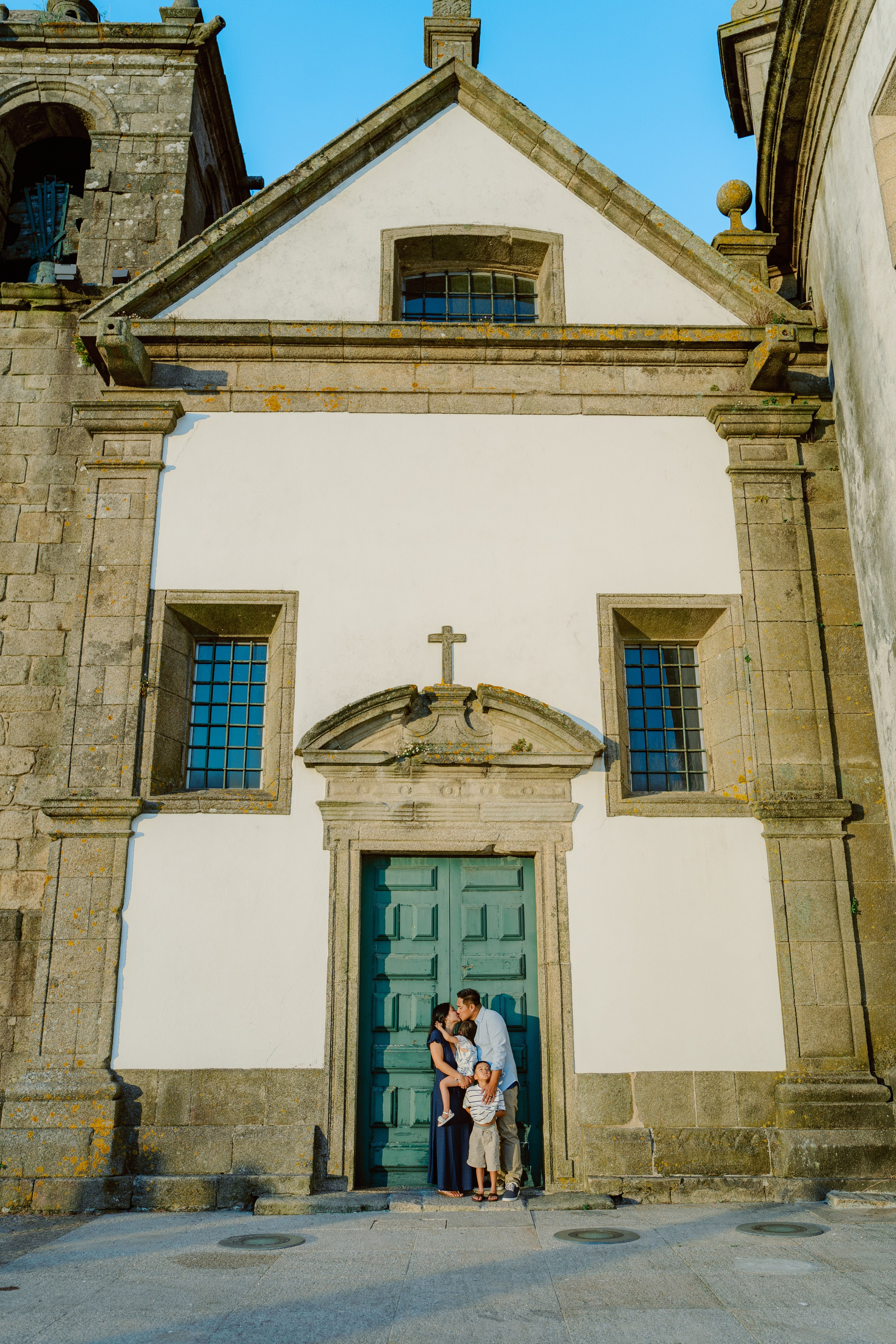 Family photo shoot in Porto. Photographer in Portugal Polina Gotovaya