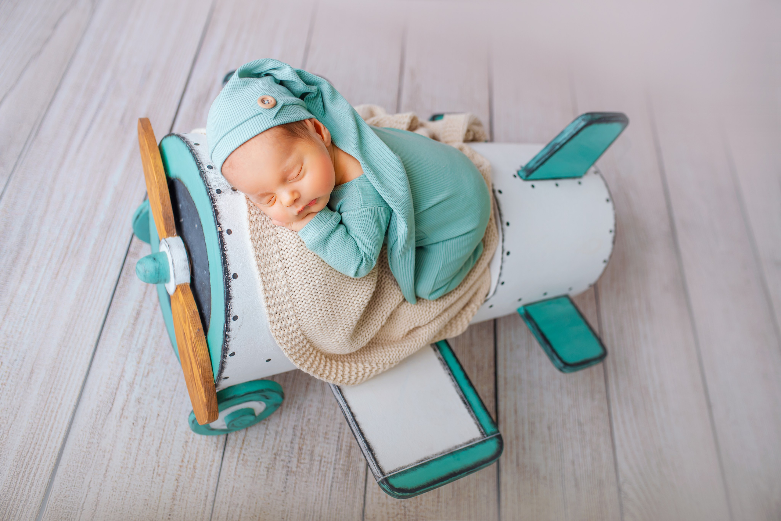 Newborn photoshoot. Newborn photographer and Photography Educator in Prague Yana Stelmakh