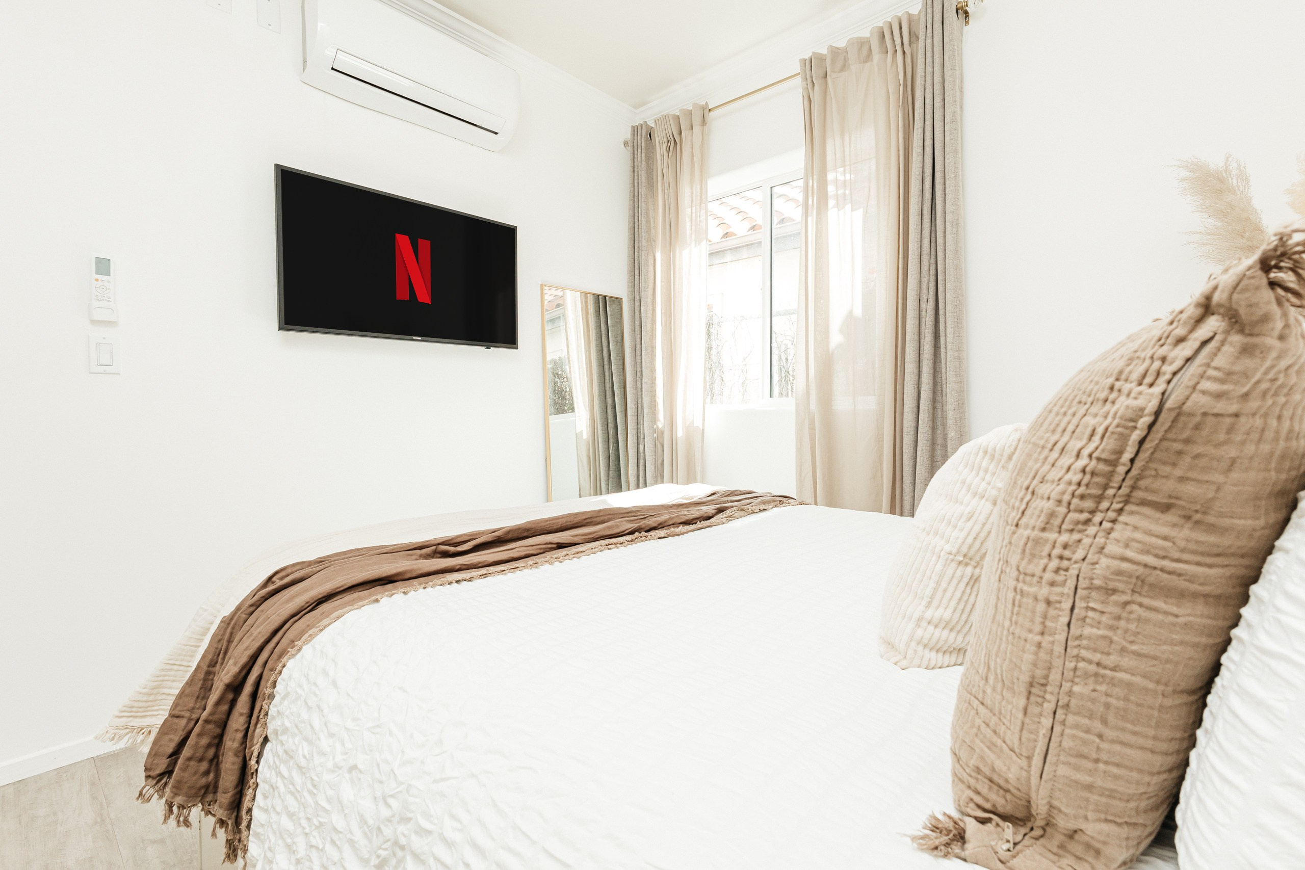 Session Apartments. Photographer Andrei White