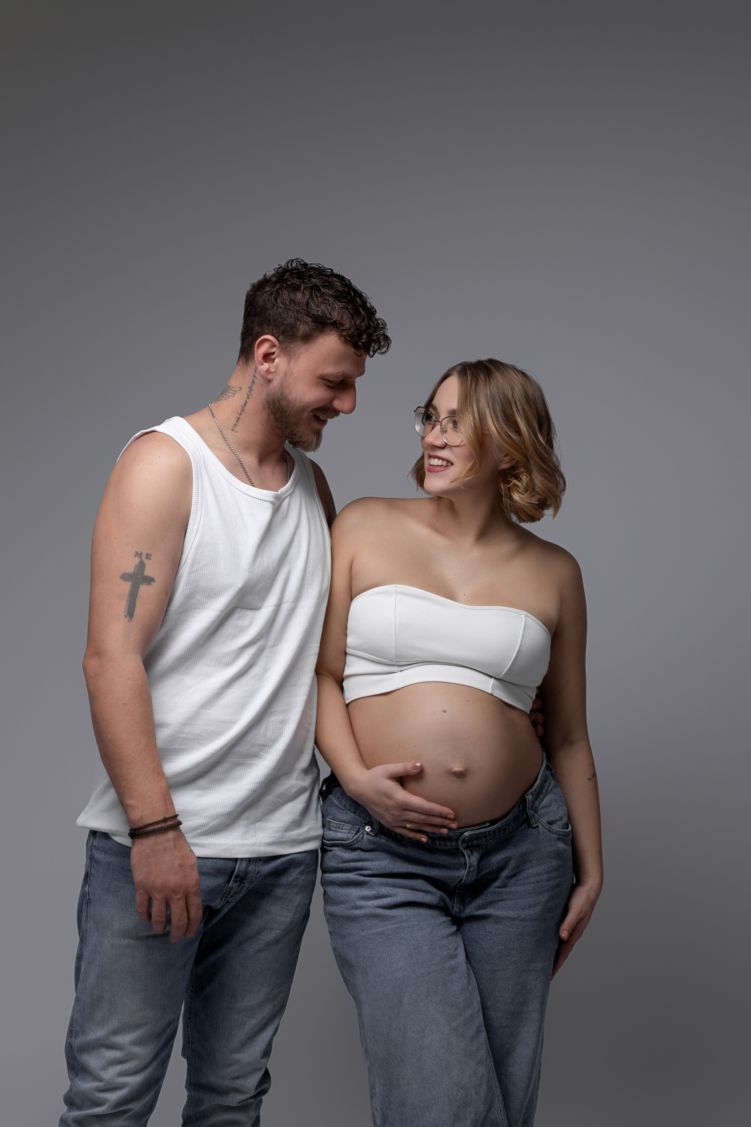 Babybauchshooting im Studio. Fotografin Heidenheim / Newborn, Babybauch & Familie - Nadine Schmalz