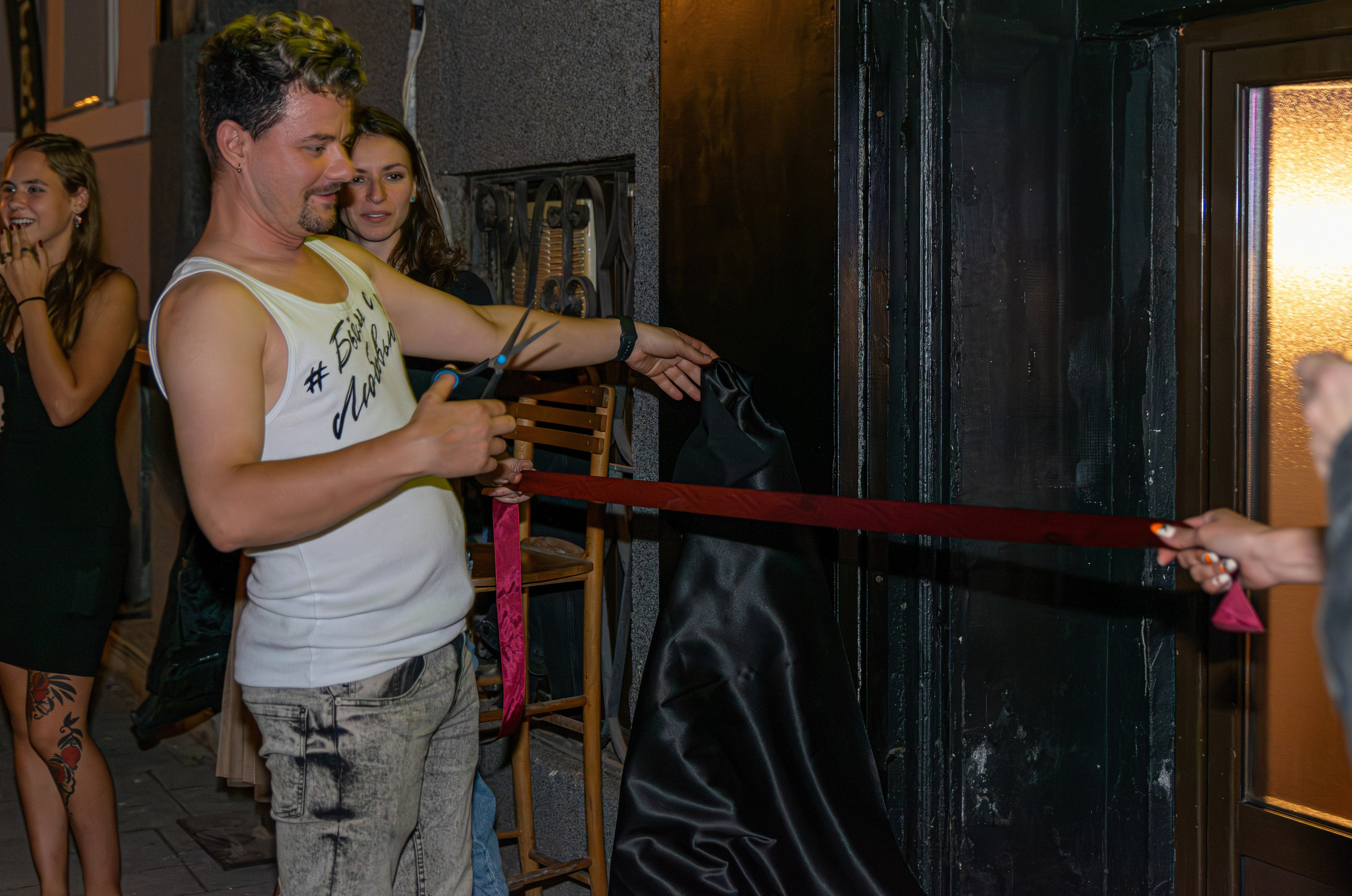 Репортажно фотографисање са отварања ТАТТО РОИ-а у Новом Саду, Србија. Викторија Федосеенко, фотограф у Србији