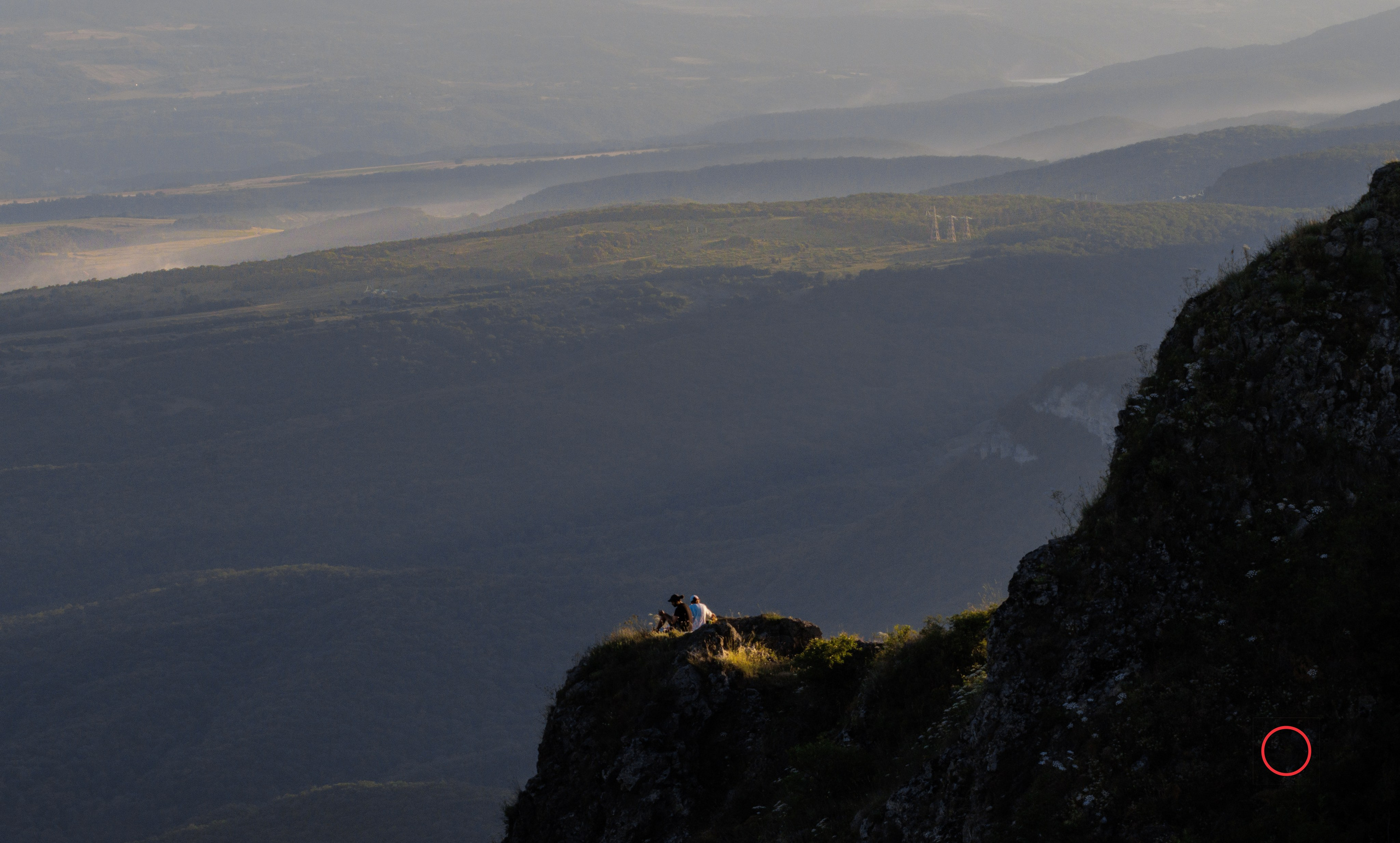 უცნობი წყვილი ქოროღლის ციხესთან. FramefreeMan