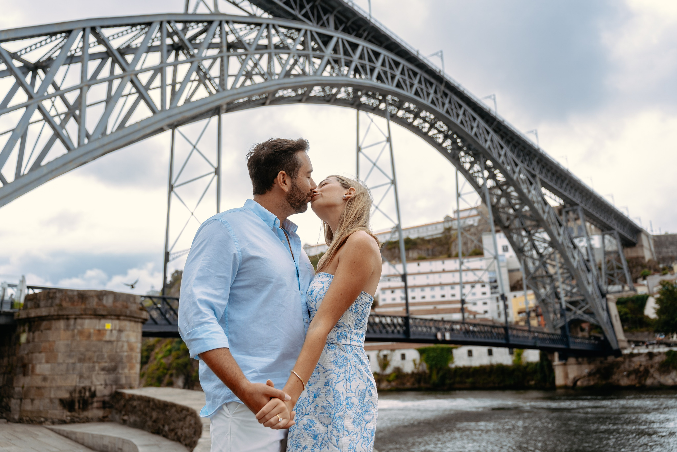 LOVE STORY IN PORTO. Sessões de fotos e vídeos, tours fotográficos em Portugal — WePortugal