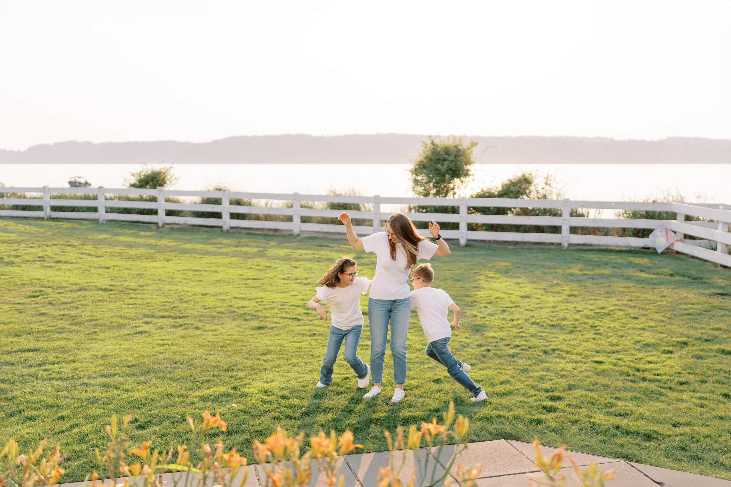 Family photoshoot. Vitalina with her family. August 2024. Lighthouse in Mukilteo. EVAN ARISTOV WEDDING PHOTOGRAPHY — Seattle Wedding Photographer
