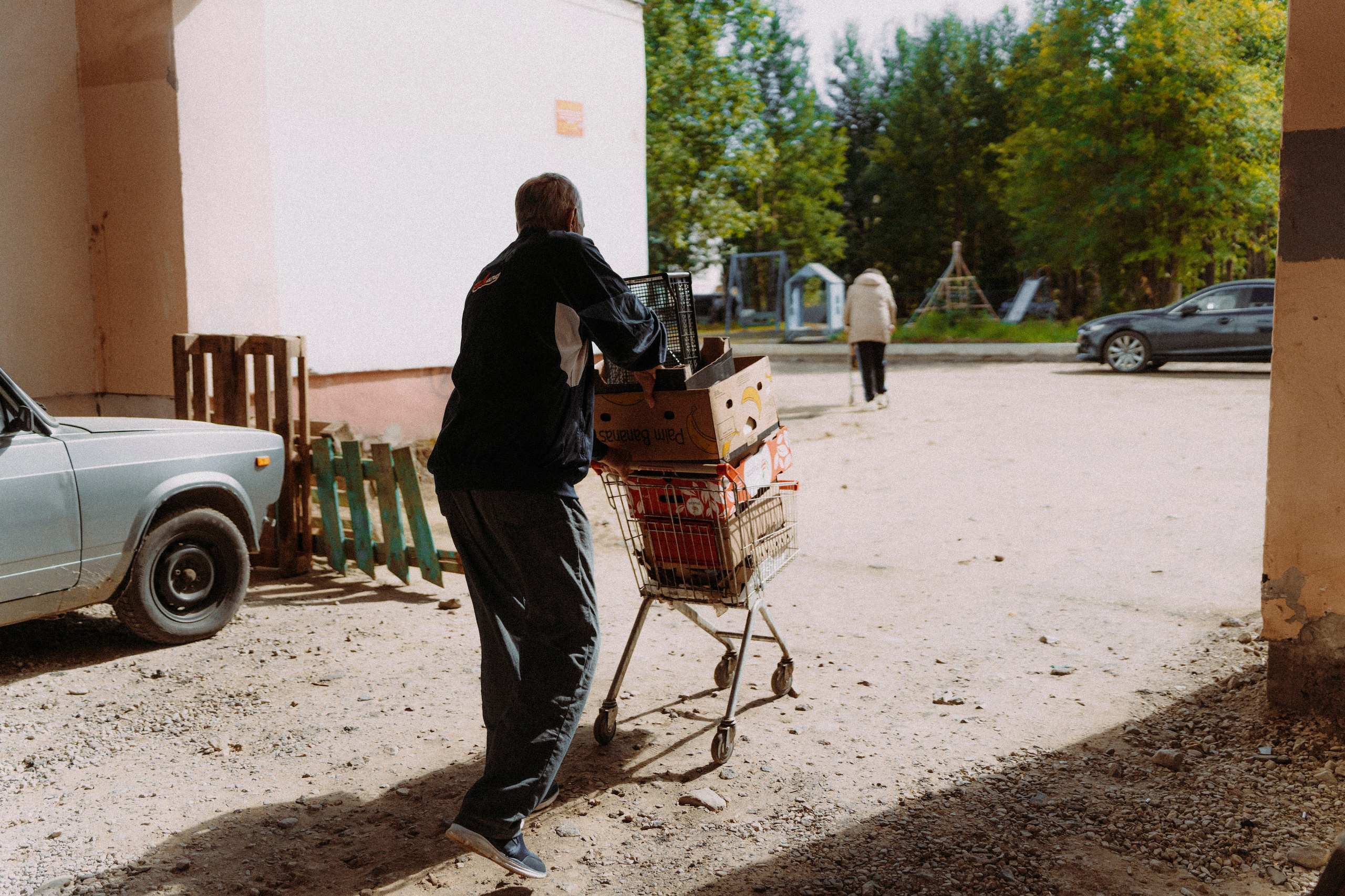 2024. Стрит-фотография, полная абсурда, идиотизма и красоты