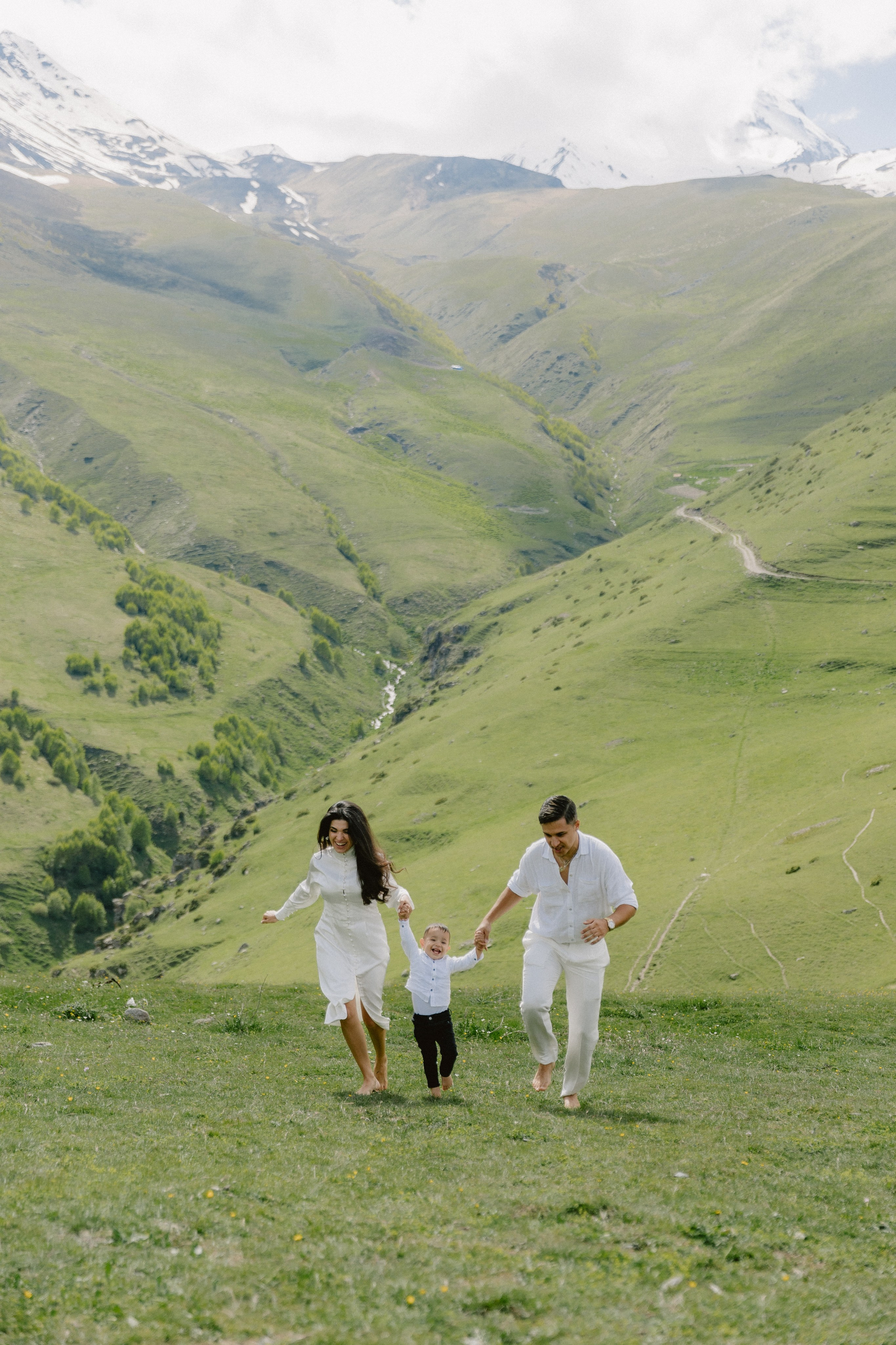 Kazbegi (3,5 hours from Tbilisi)/Казбеги (3,5 часа от Тбилиси). Photographer Anna Nazarenko