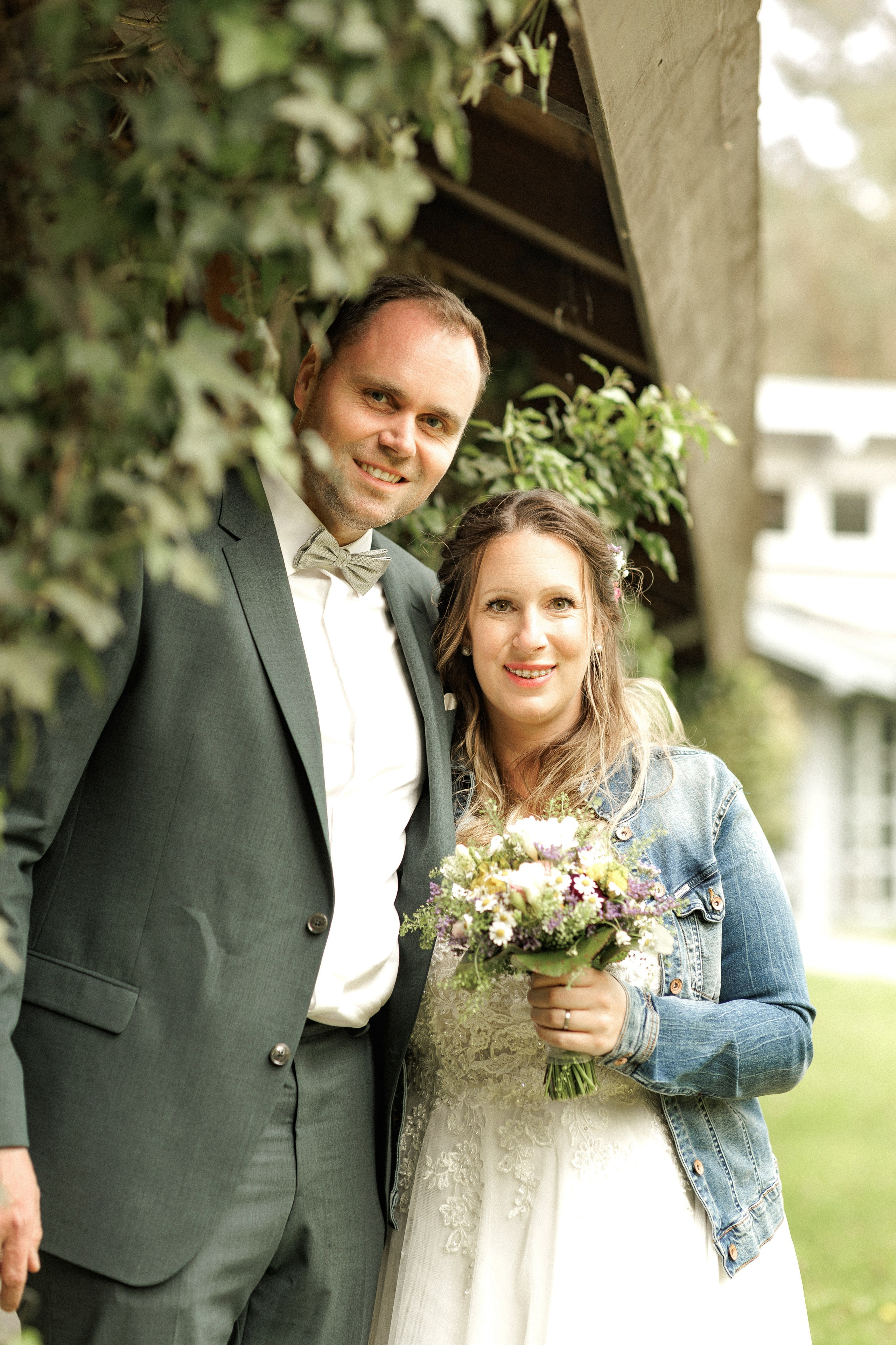 Hochzeitsfotografie an der Windmühle Eyendorf | Historische Romantik in Niedersachsen. Hochzeitsfotograf und Hochzeitsvideograf aus Hamburg | Roka21Film