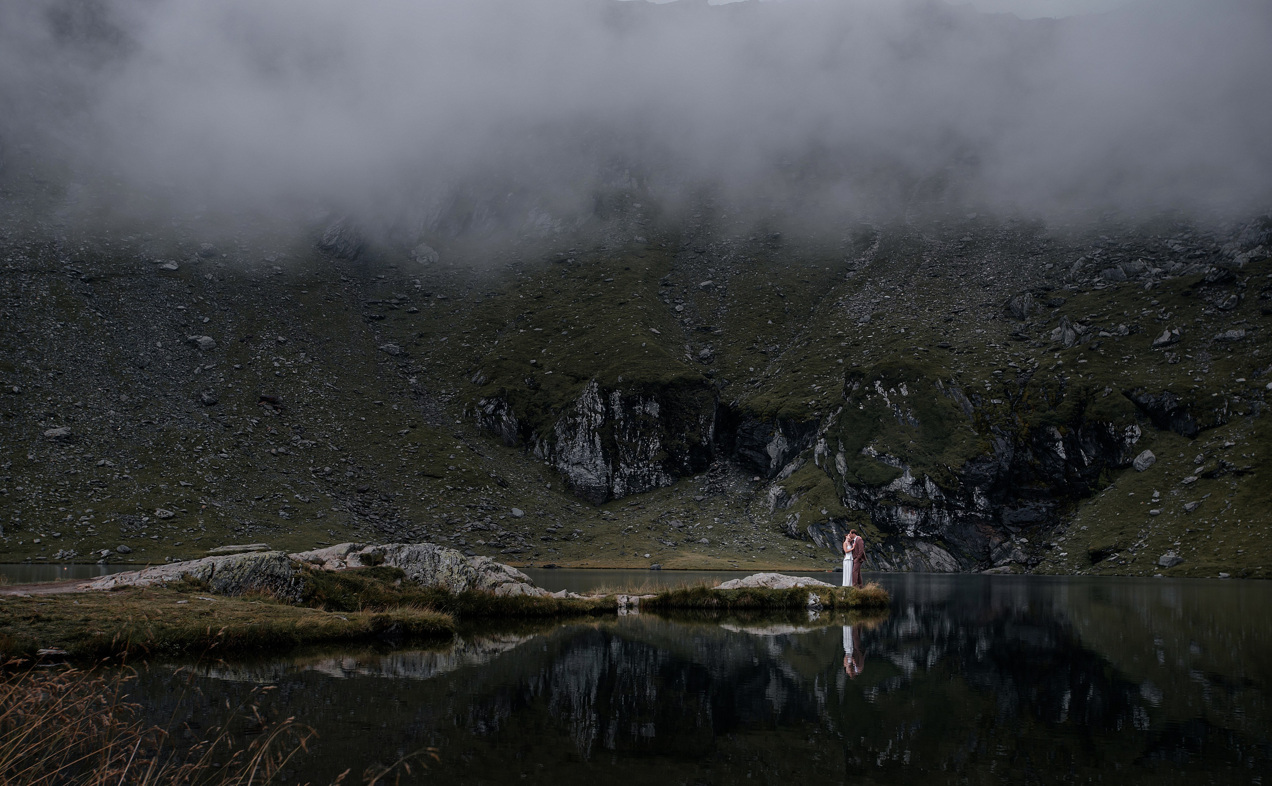 Lacul Bâlea, România. Victoria & Grigorie. Wedding photographer from Moldova Alexey Chipchiu