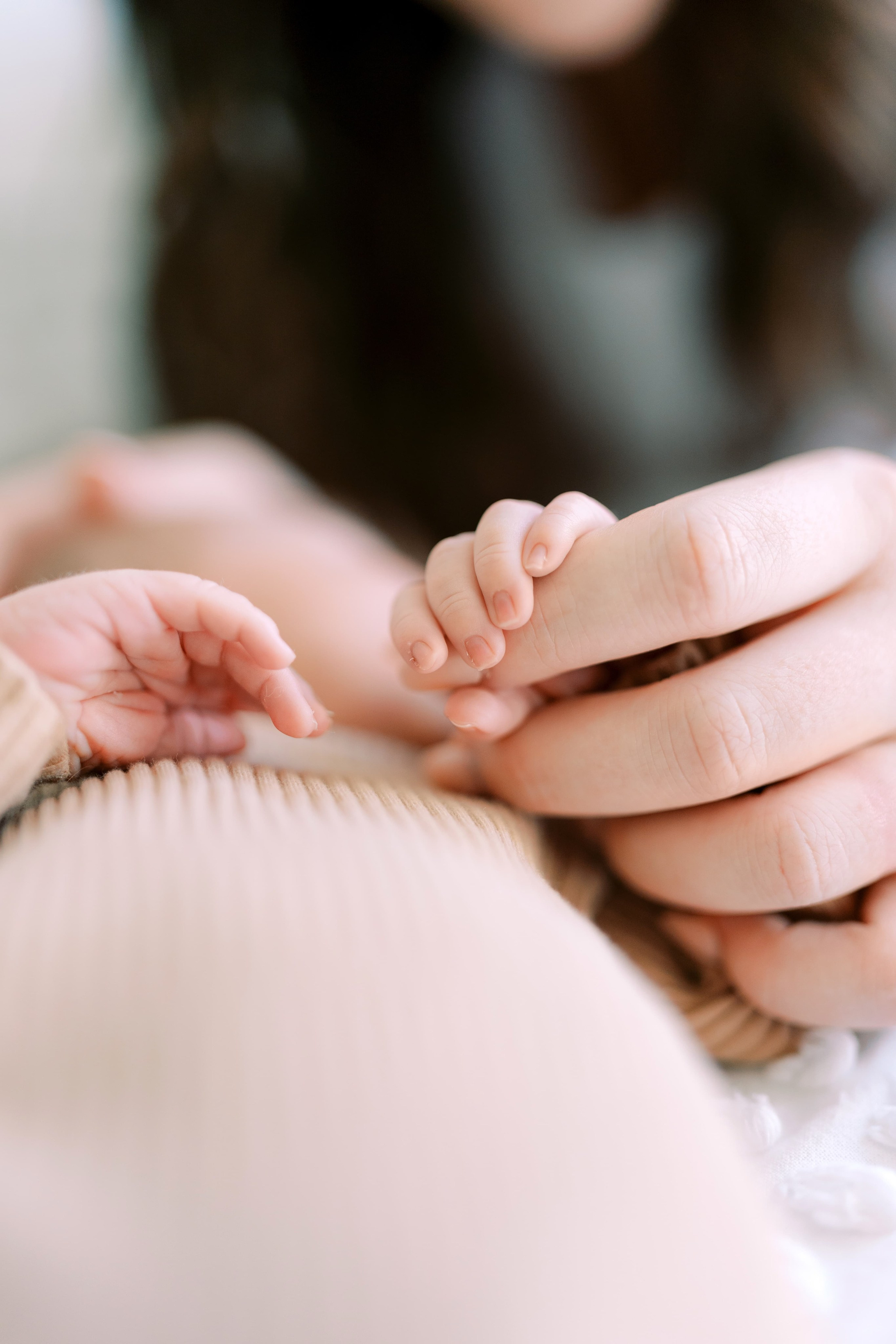 New born photoshoot at home. Anna & Entony. WA. November 2024. EVAN ARISTOV WEDDING PHOTOGRAPHY — Seattle Wedding Photographer