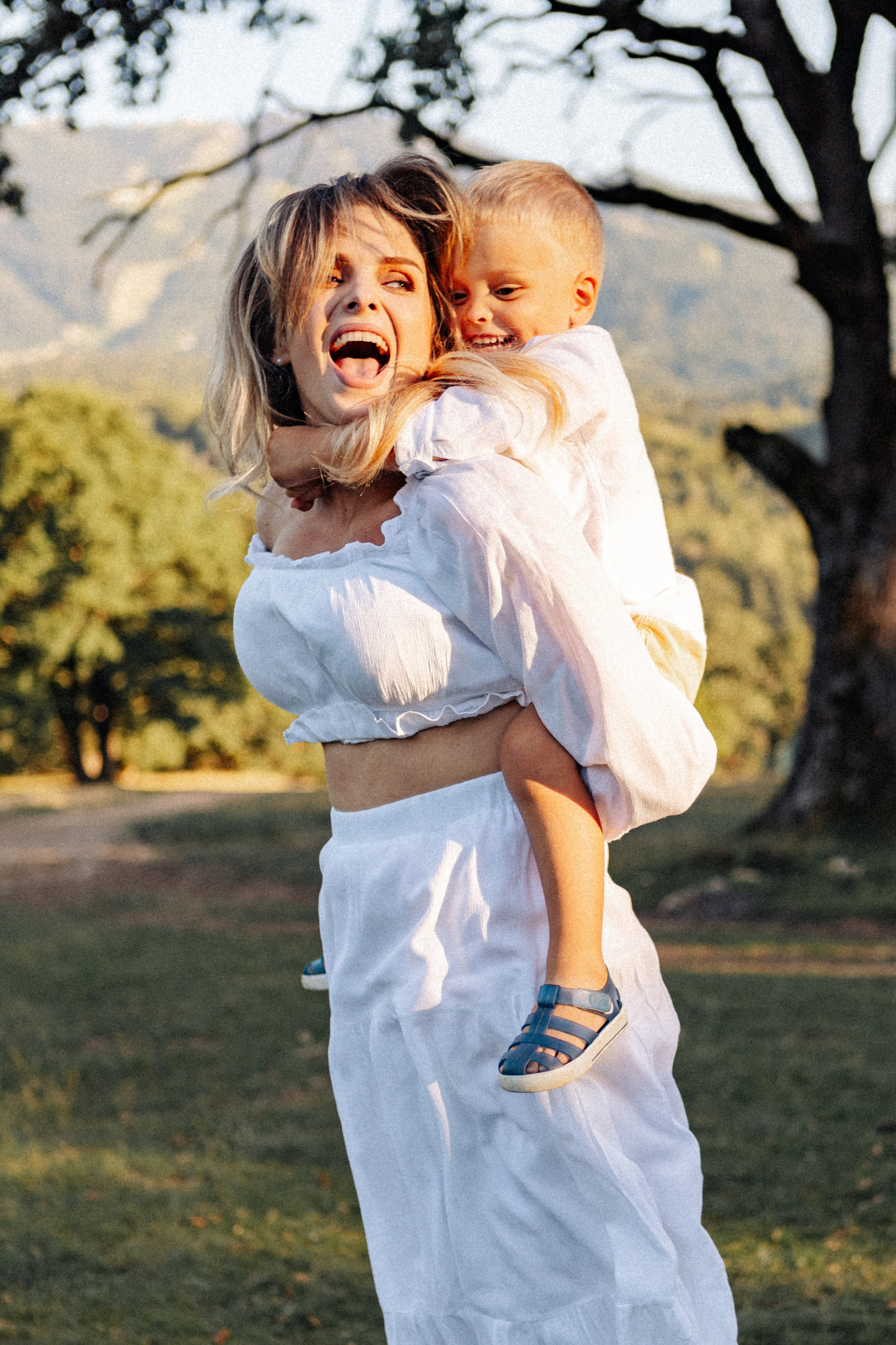 Ana, Vasile și Leo. Cristina Andronache fotograf Brașov fotograf de familie fotograf de nunta Brașov