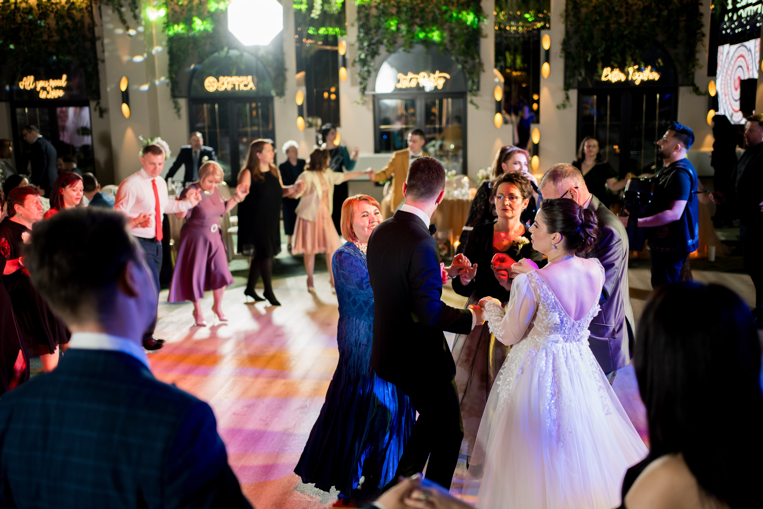 PARTY. Gabriel Florea — Fotograf nuntă București