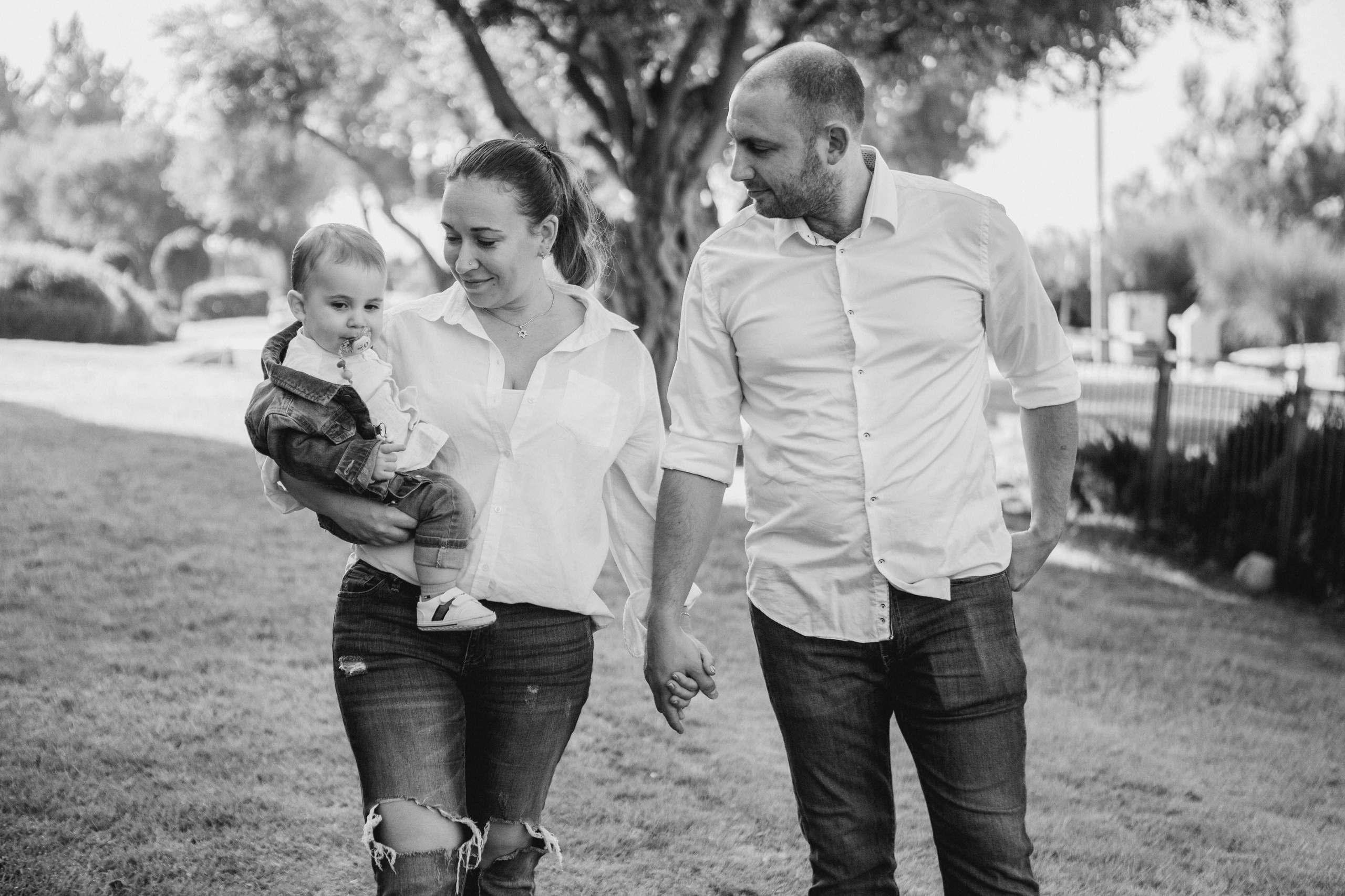 AT THE WALLS OF THE OLD CITY. PHOTOGRAPHER IN ISRAEL