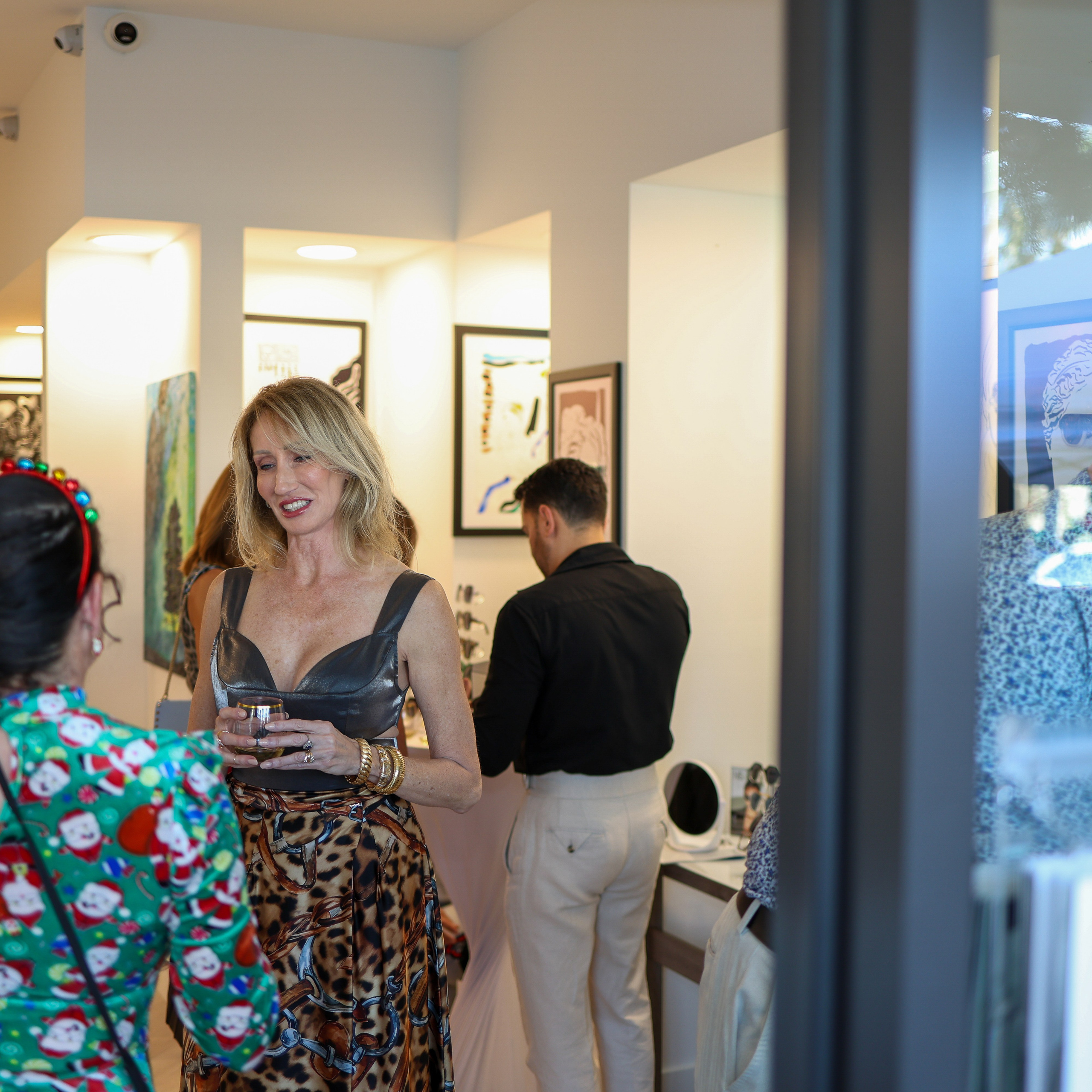 Paradise Coast Lifestyle Magazine. Out and About 239