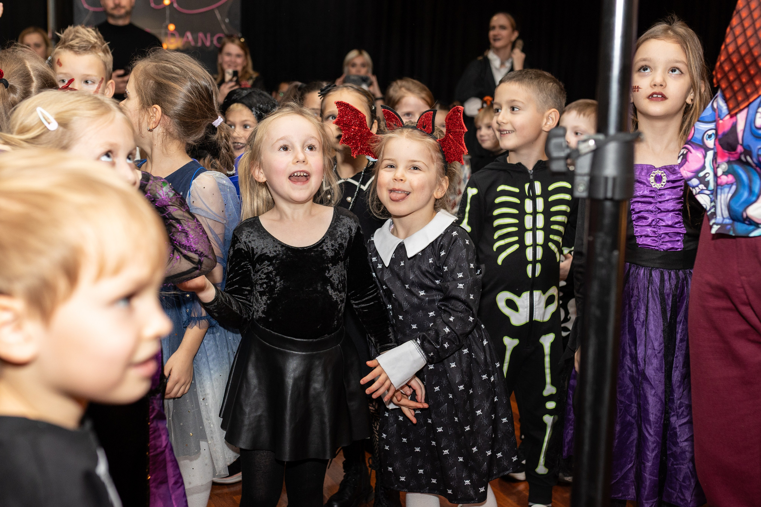 Leo dance studio Helloween 2025. Семейный и детский фотограф в Варшаве Мила Бобровская