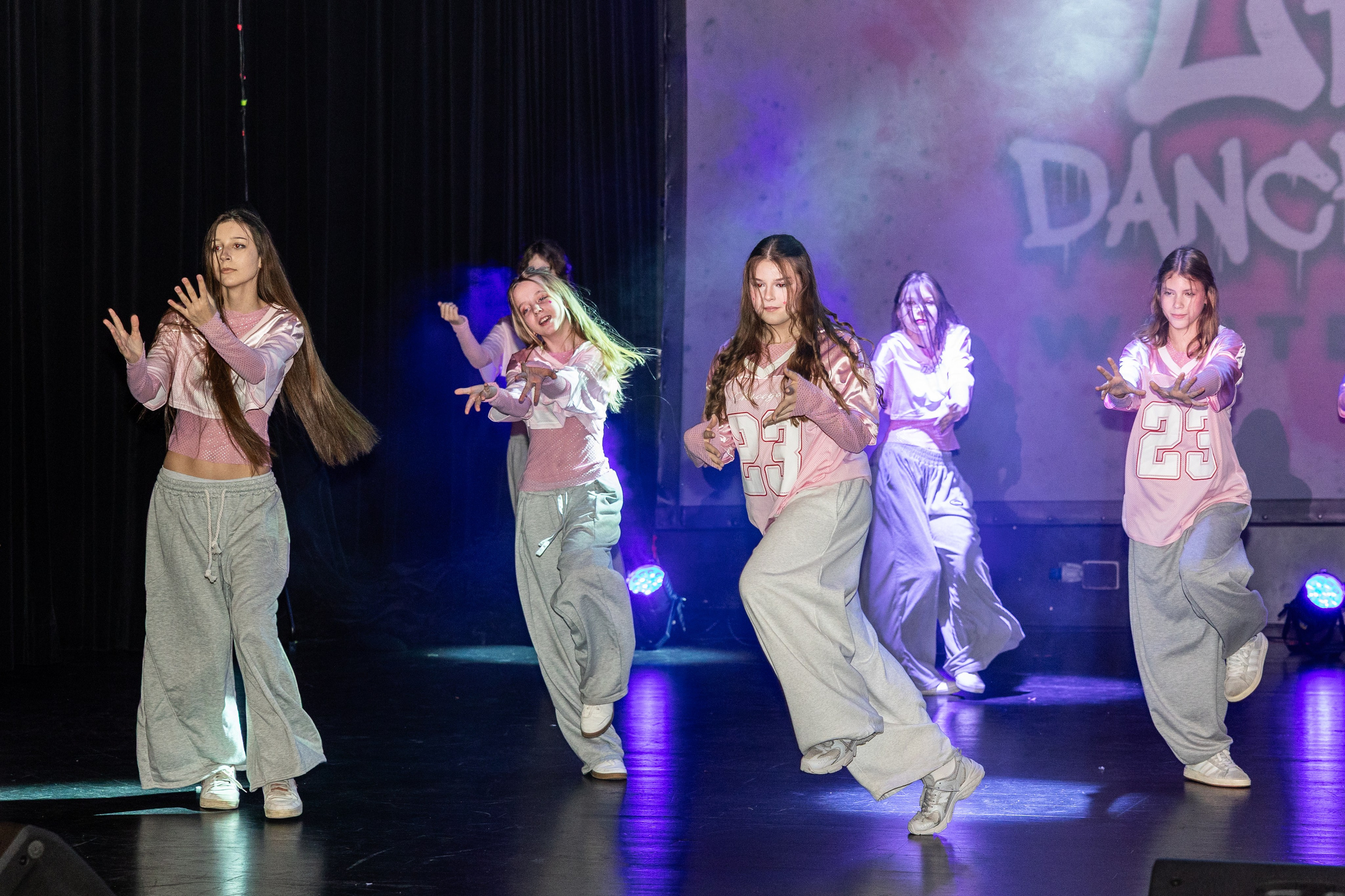 LEO DANCE SHOW WINTER 2025. Семейный и детский фотограф в Варшаве Мила Бобровская