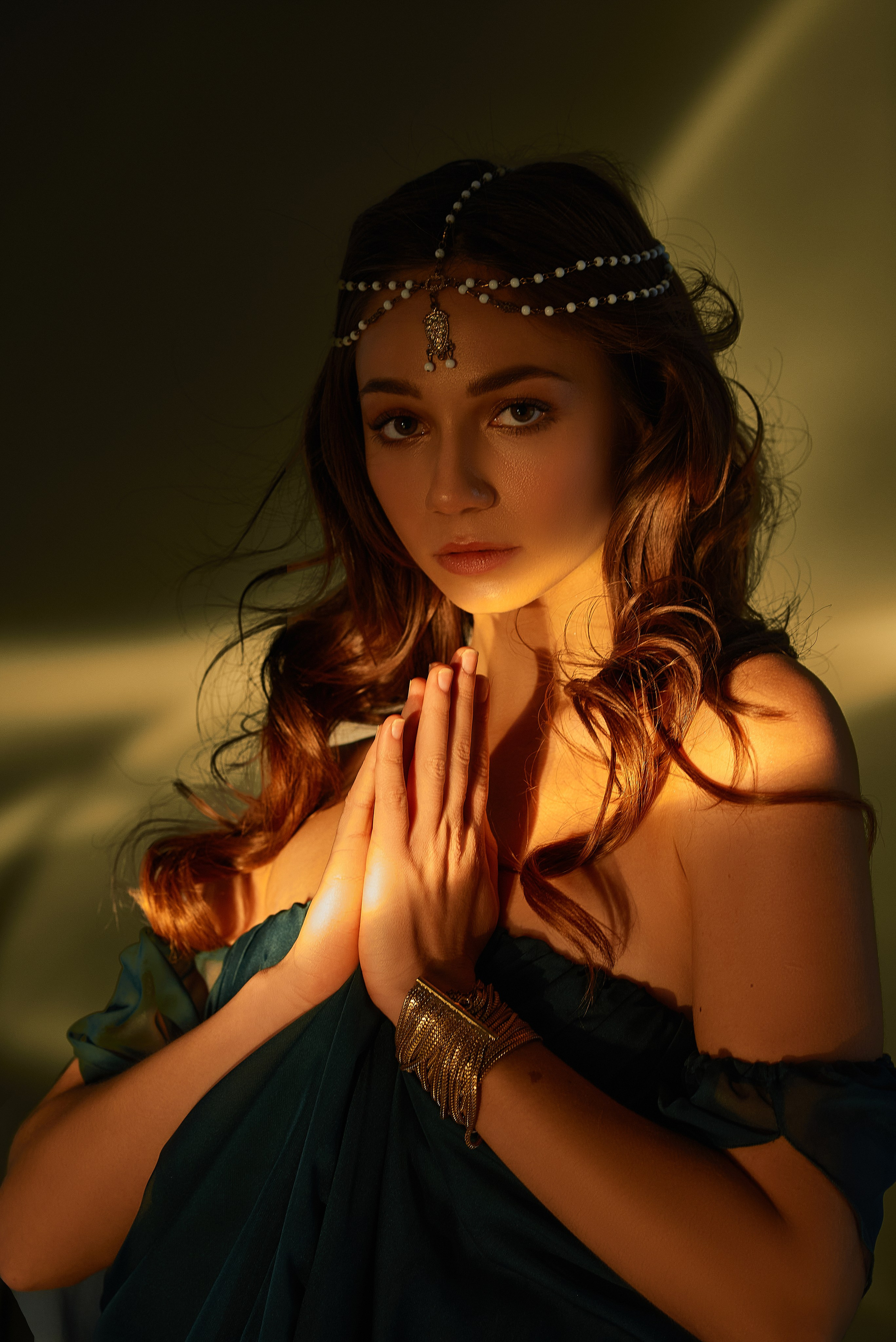 Kreatywna sesja zdjęciowa z skrzydłami i dymem dla Oriany | Fotografia artystyczna. Portrait & Fashion Photographer | Сannes, Paris, Monaco, Dubai, Kyiv — - Alisa Postnykova