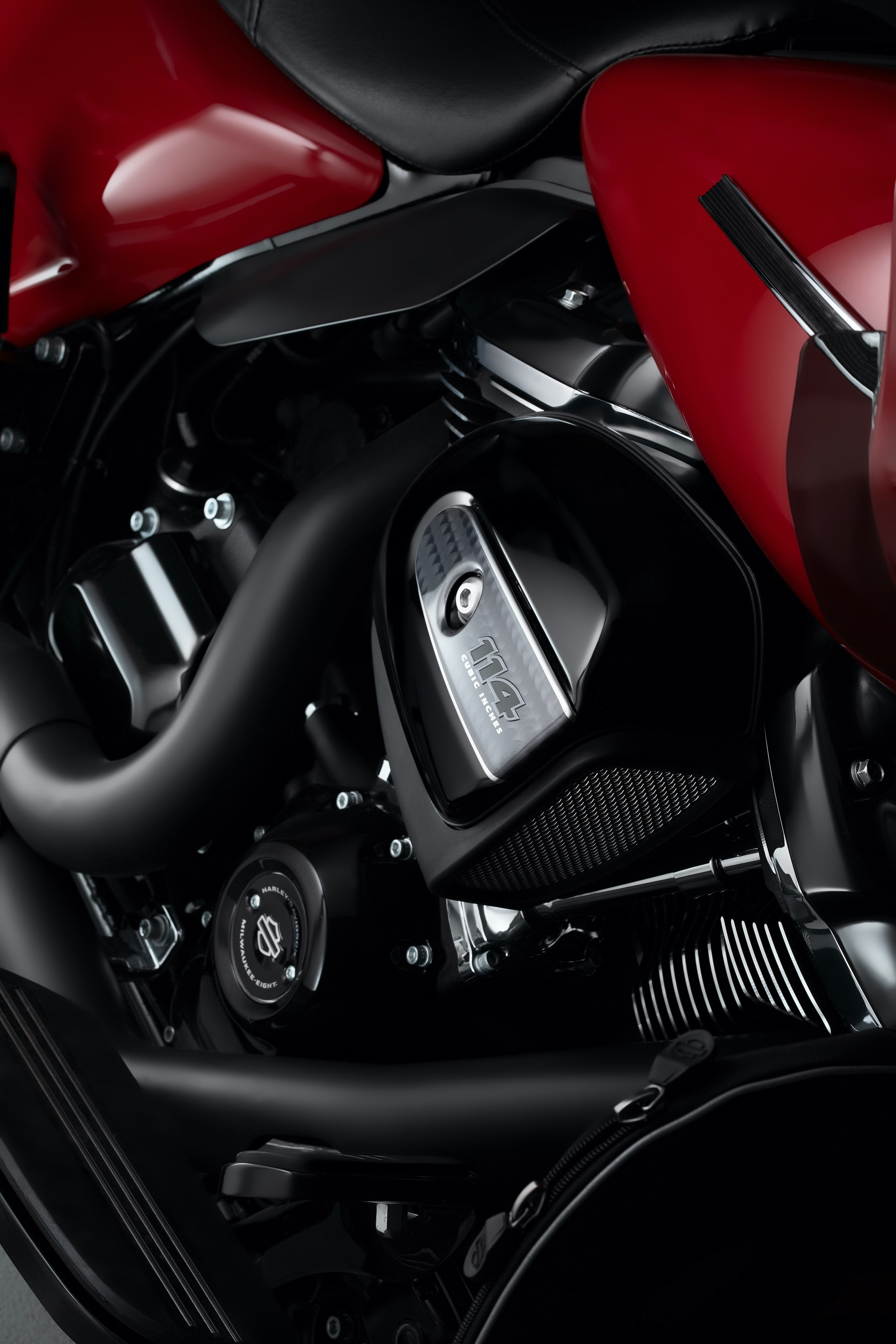 Profesjonalna fotografia detaliczna motocykla – ujęcie silnika i karoserii w świetle studyjnym. Focusiv Studio – fotografia motoryzacyjna i reklamowa, Gorzów Wielkopolski, Poznań, Szczecin, Wrocław, Zielona Góra