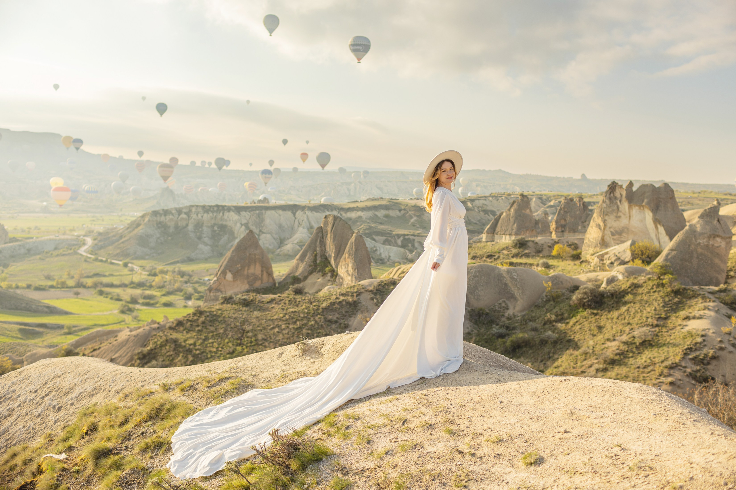 Elegant Wedding Photoshoot with a Flowing Dress and Balloons in Cappadocia. Julia Ganch I Fashion Wedding Photography I Cappadocia Turkey