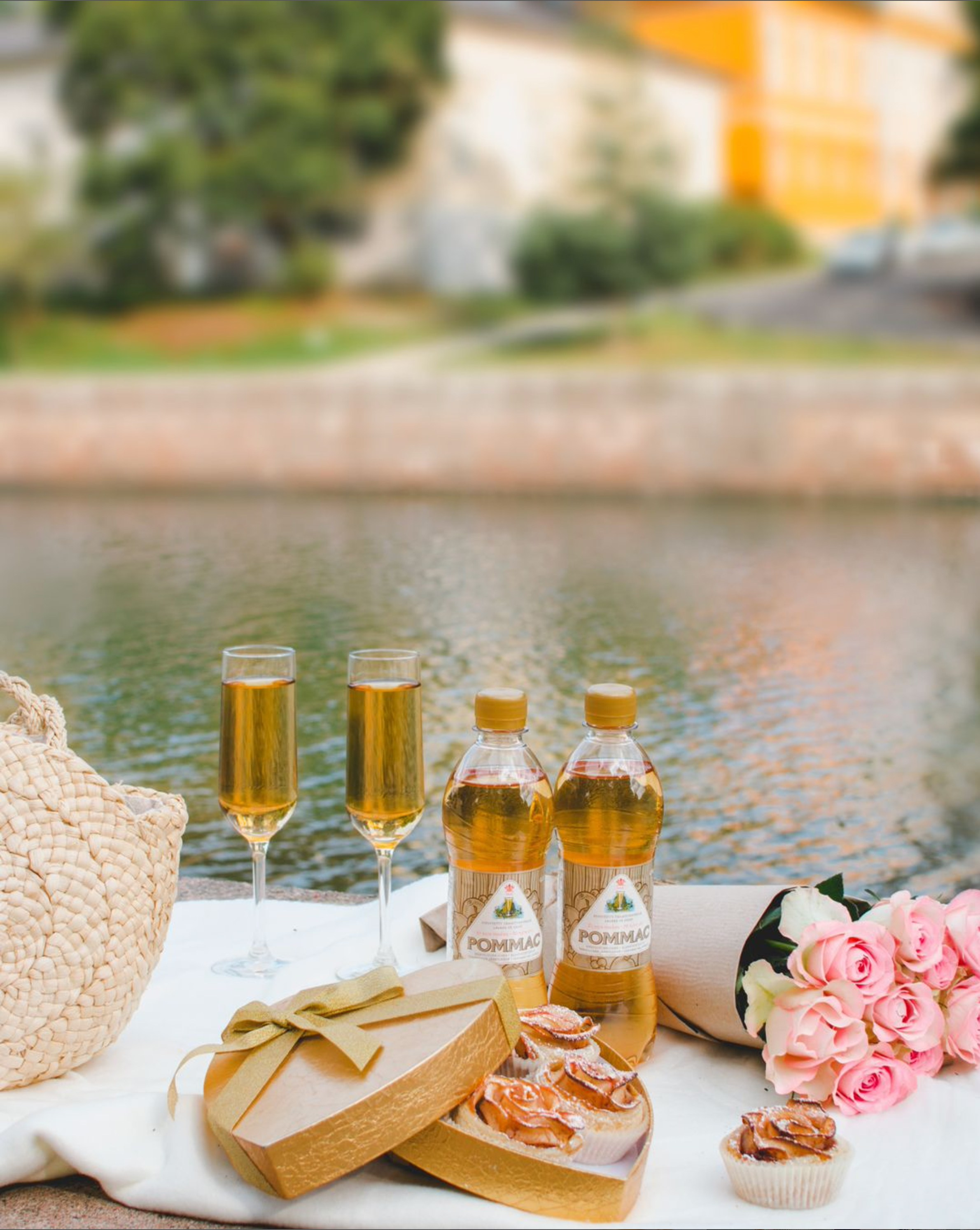 Pommac. Anna Z commercial photographer and graphic designer based in Turku