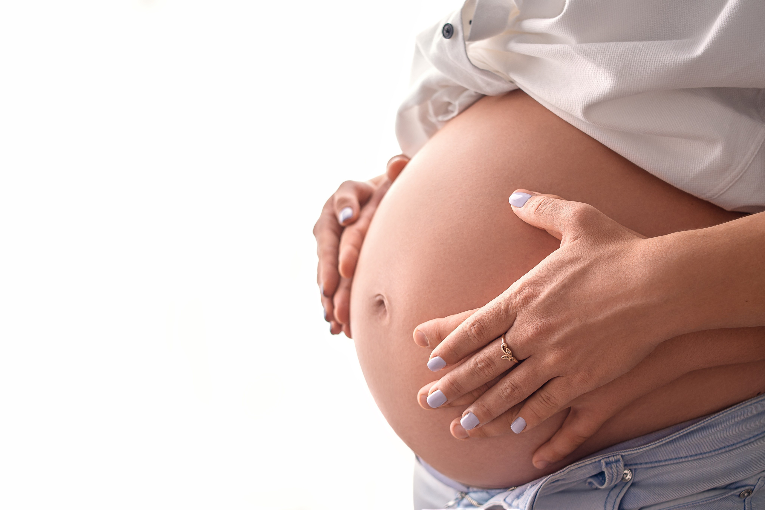 Babybauchshooting in Berlin – Elegant & Natürlich