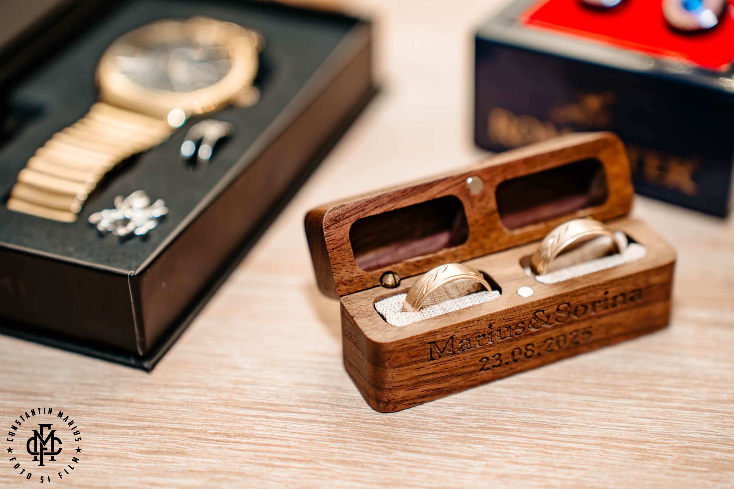 WEDDING PHOTOGRAPHY. DESPRE NOI