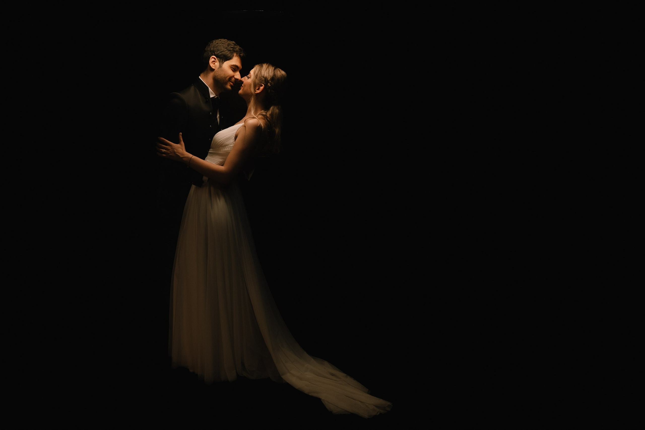 Ședință Foto Nuntă Trash The Dress la castelul Banffy din Răscruci