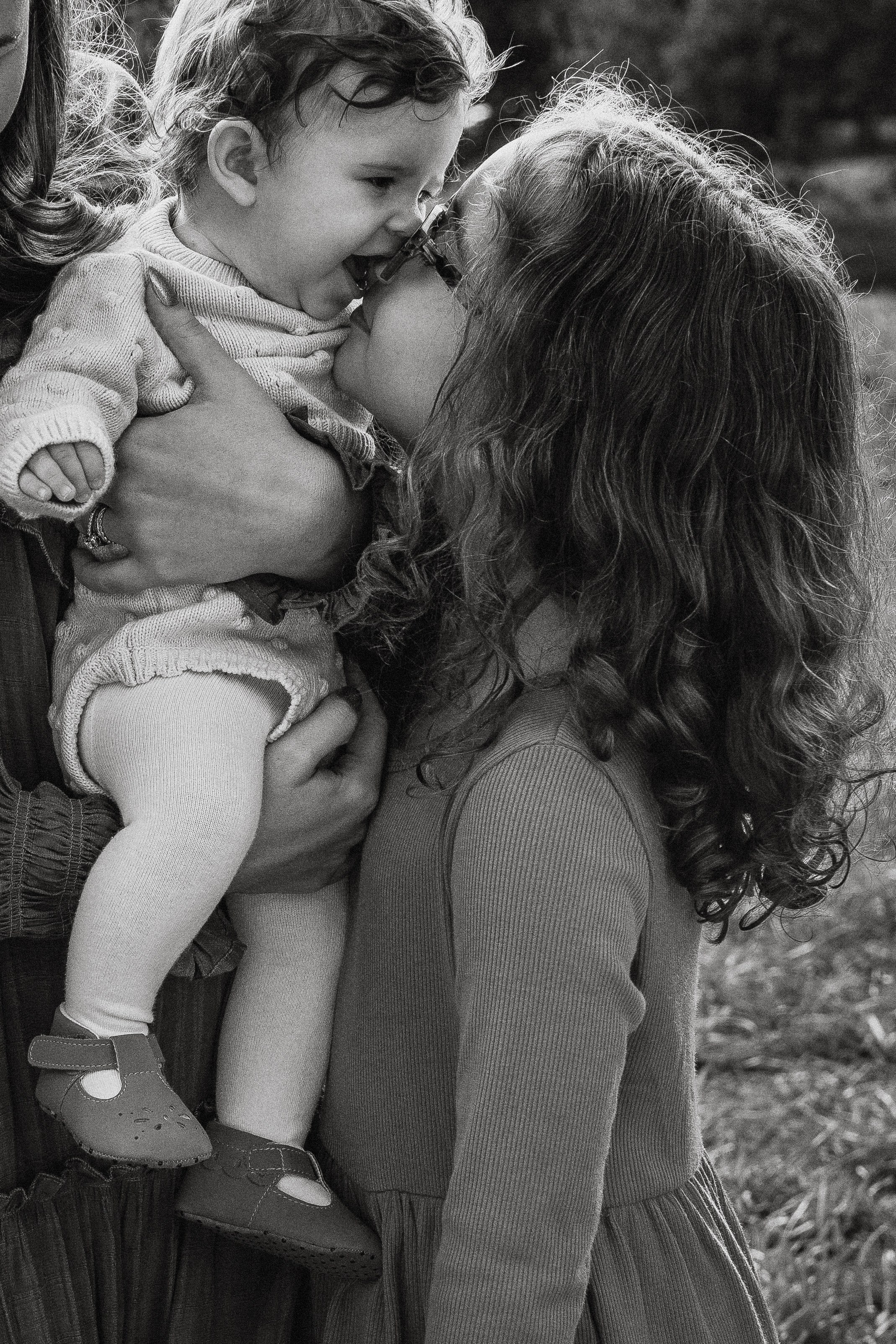 Outdoor Family Photography – Natural & Relaxed Portraits. Alisa Tant — Family and newborn photographer Bucks County, Montgomery county, Philadelphia, NJ