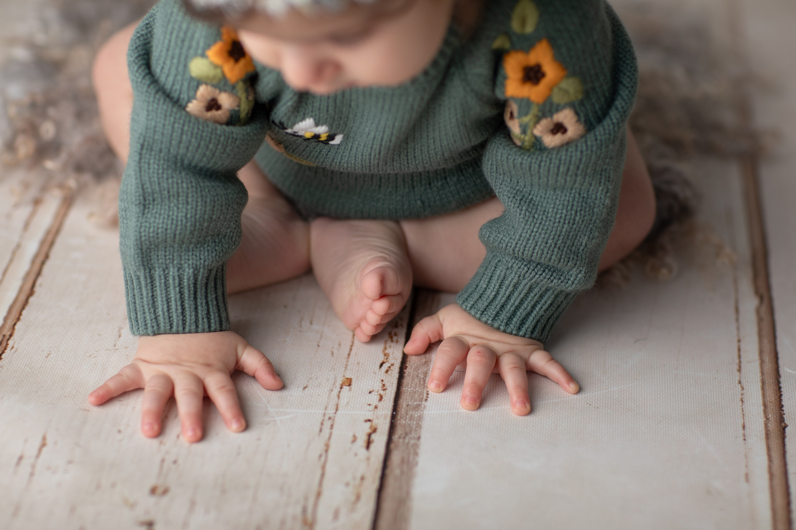 Vi dokumenterar er familjs kärlek och lycka genom en personlig fotografering i vår studio.