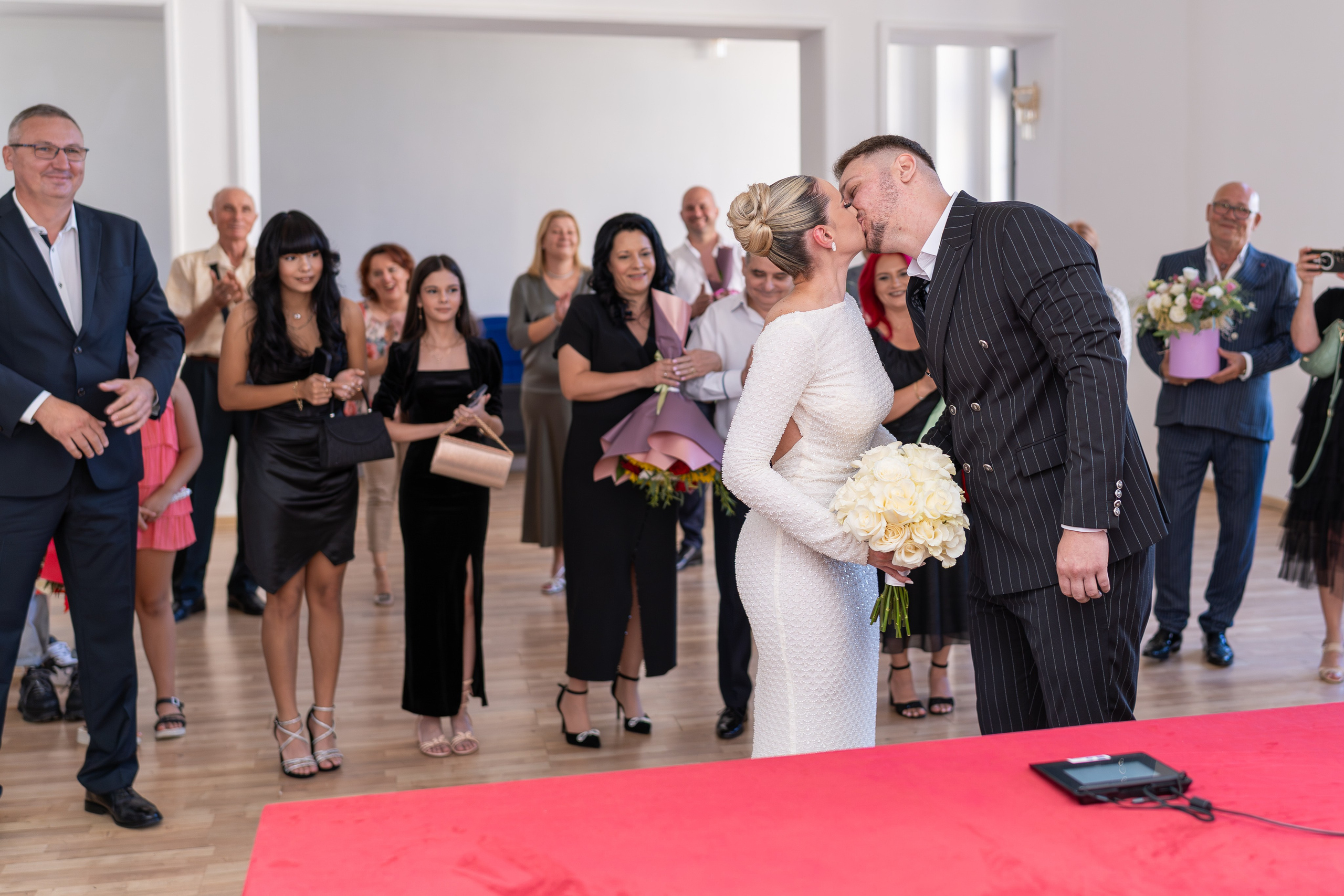 Cununia civilă a lui Tudor și Mădălina – eleganță, emoție și lumină. Event, portrait, and lifestyle photographer