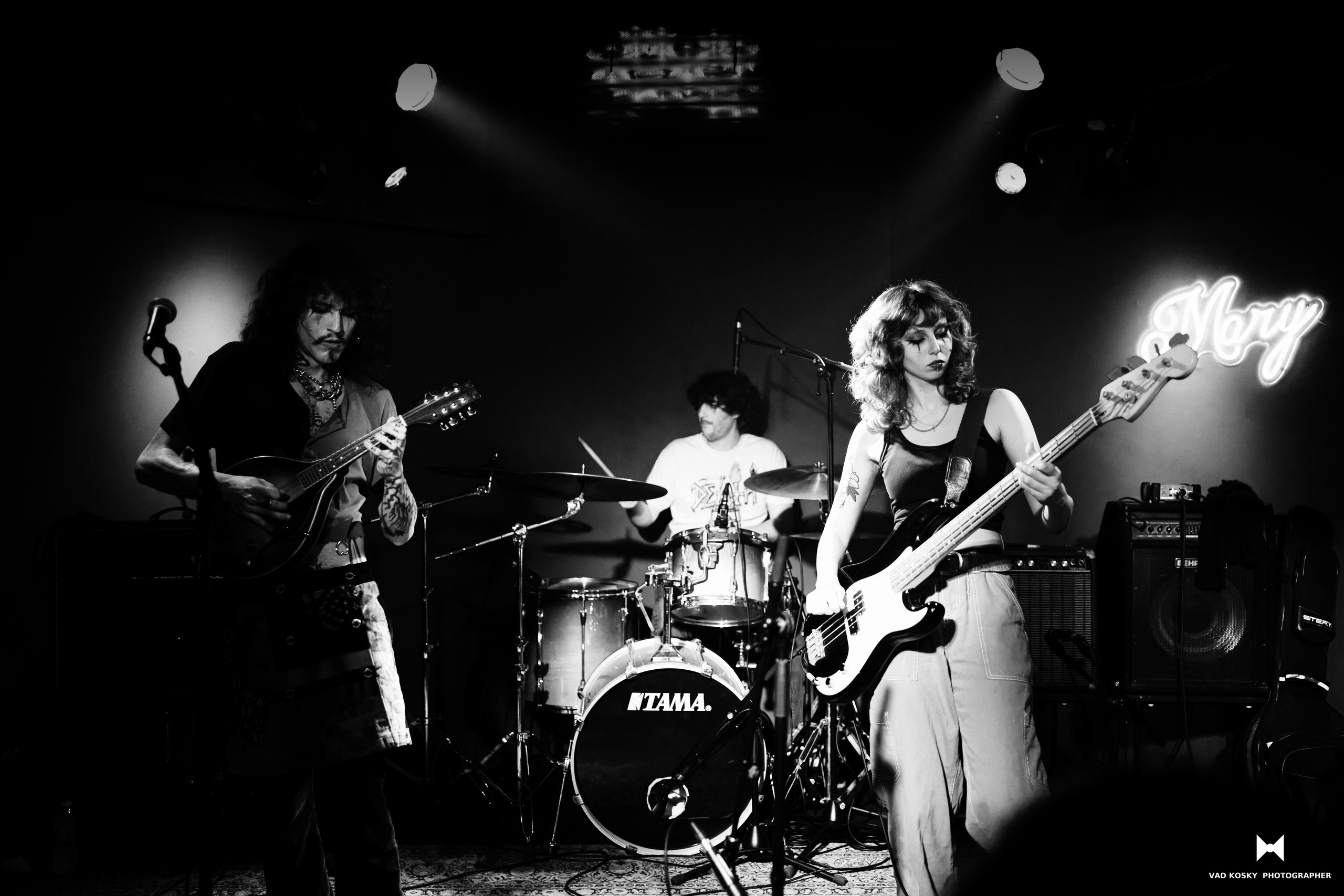 Crimson bass — Mary Bar Haifa 28.11.25. Vad Kosky Photographer