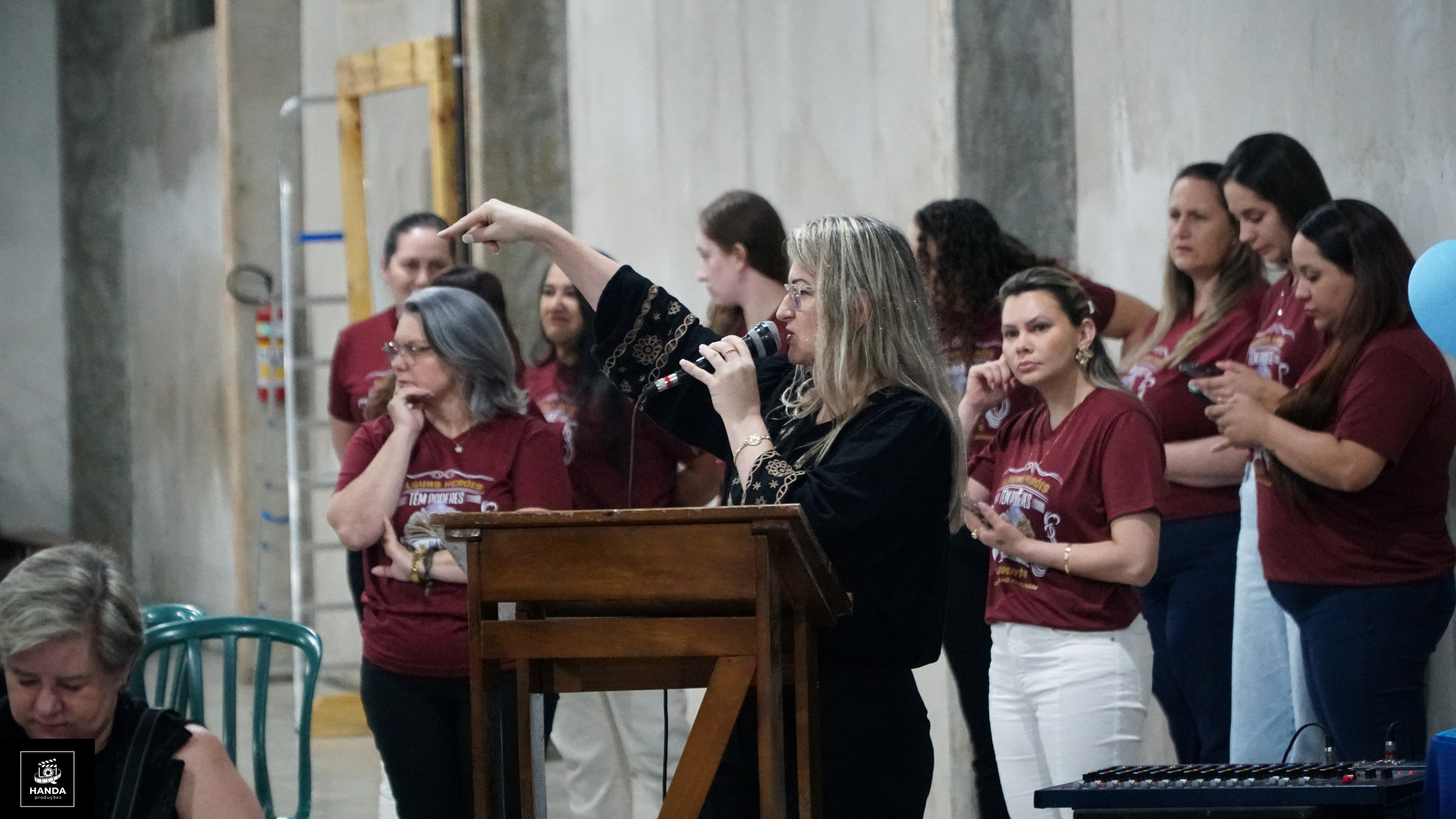 Noite autógrafos colégio Aurélio Buarque de Holanda. Handa Produções