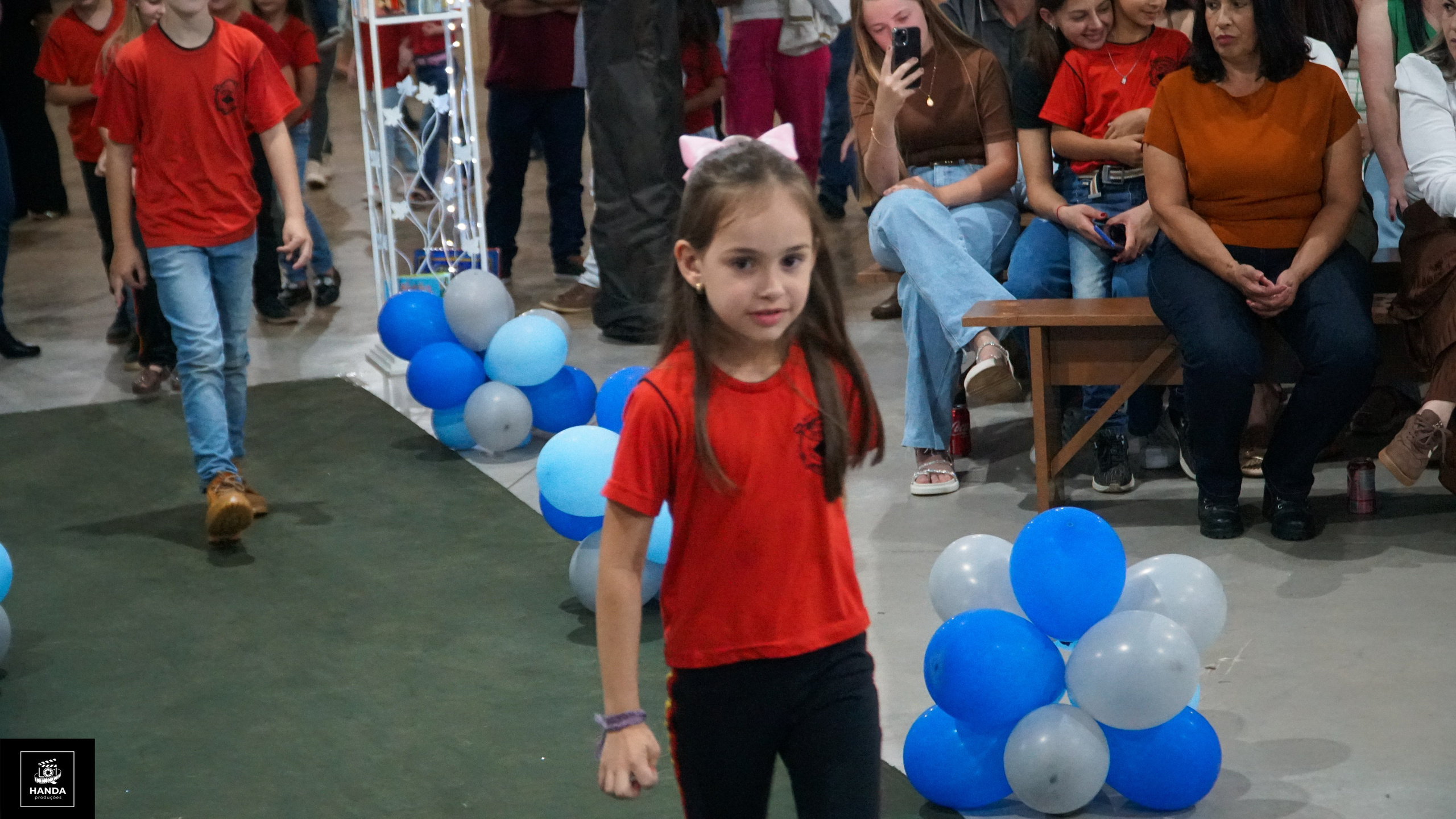 Noite autógrafos colégio Aurélio Buarque de Holanda. Handa Produções