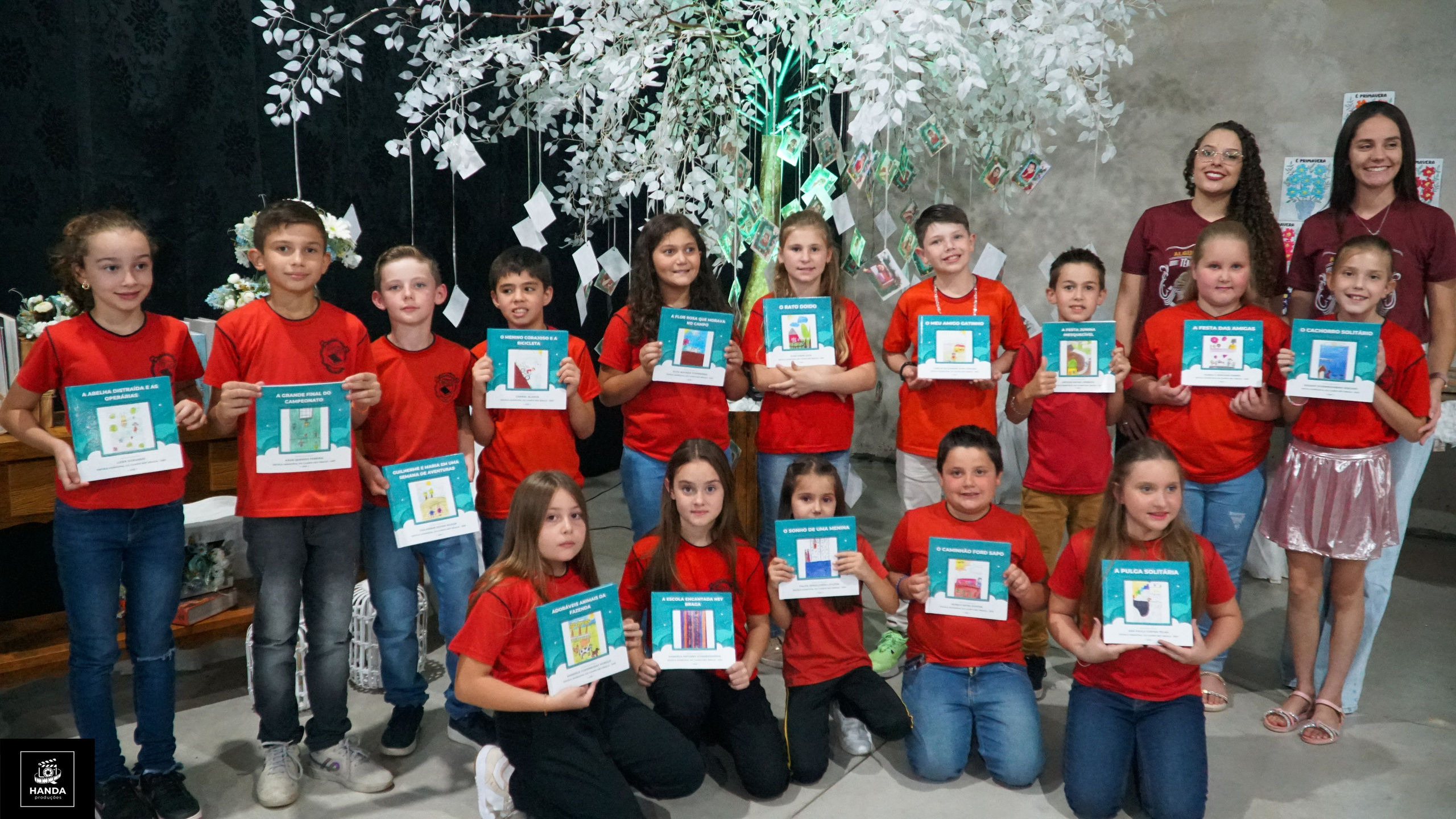 Noite autógrafos colégio Aurélio Buarque de Holanda. Handa Produções
