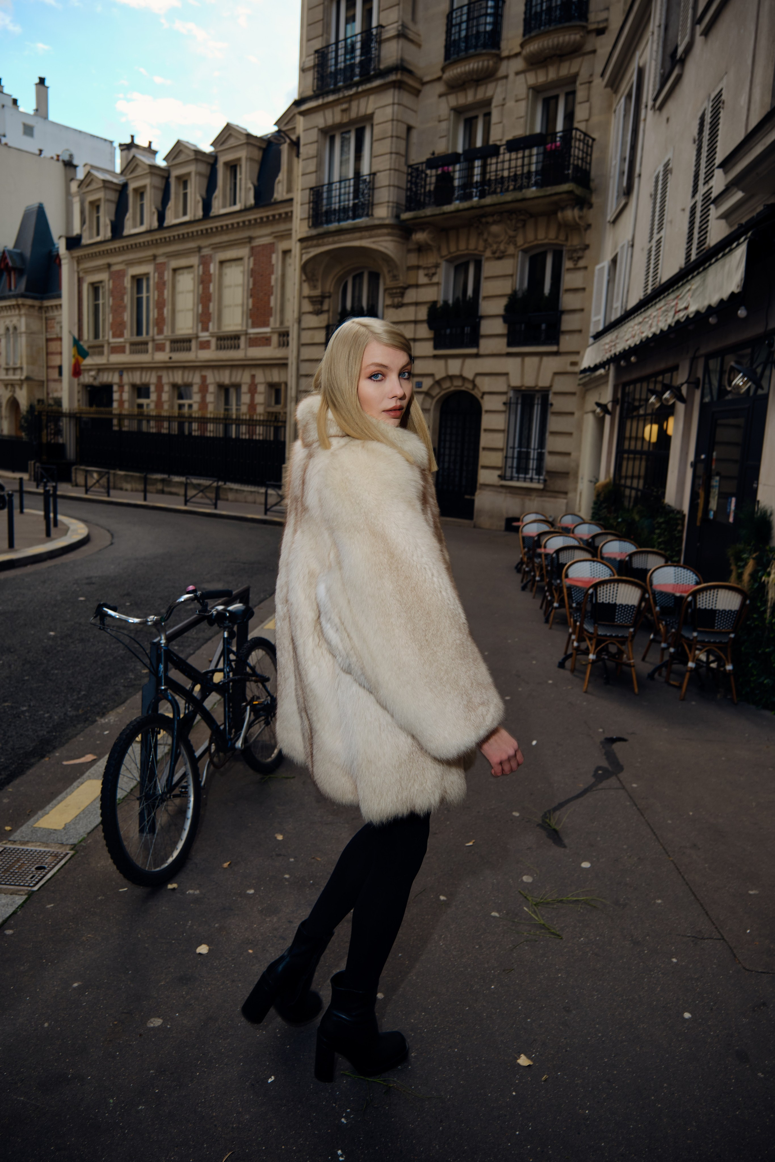 Winter street style in Paris. Paris photographer - Oleksandr Kovalchuk