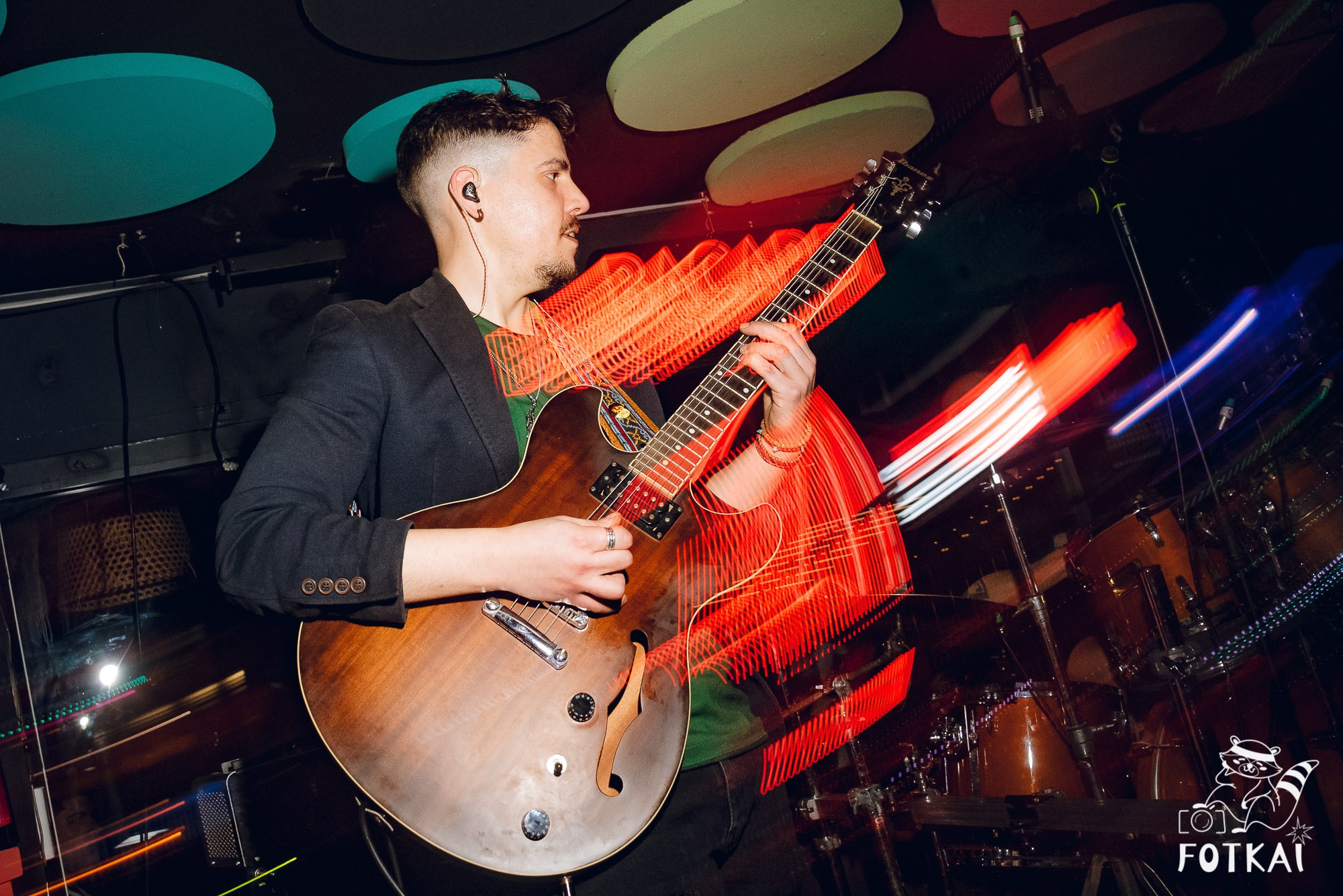 Концерт Delyrio в Confetti Playa Alicante — живое выступление группы, февраль 2026 | FOTKAI