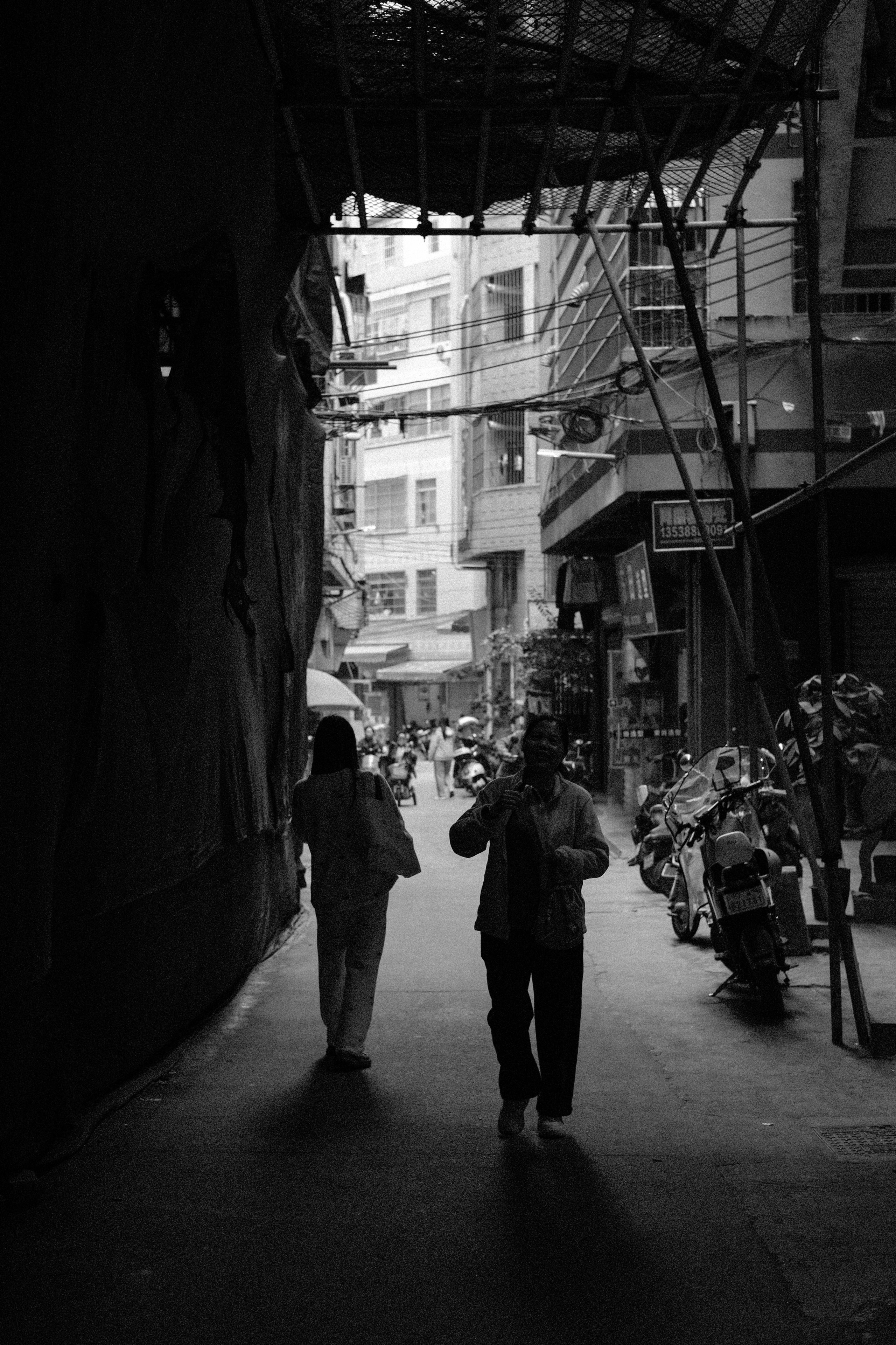 📍Guangzhou City in Black and White Photography | China 🇨🇳 