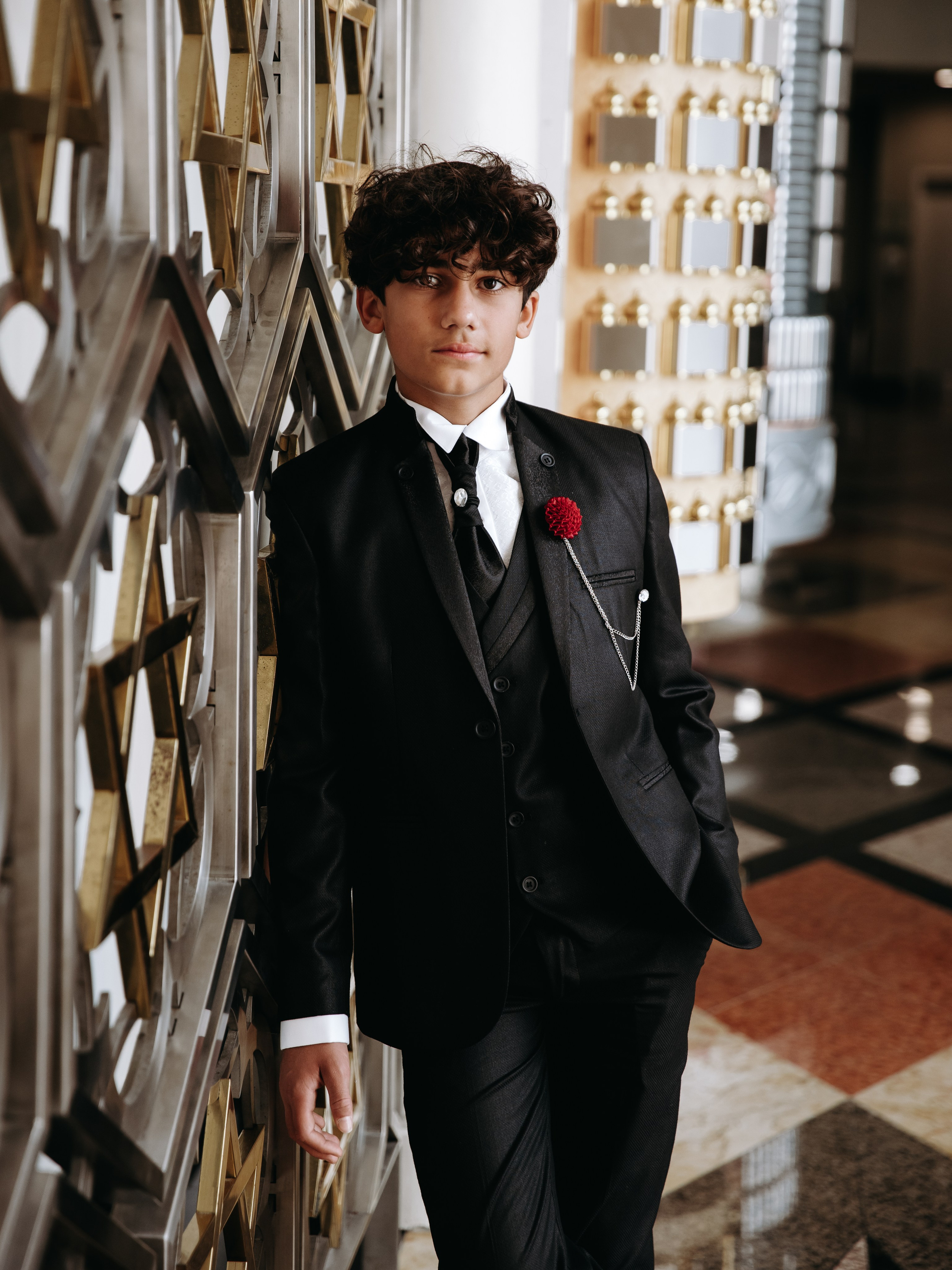 Bar Mitzvah boy portrait in Toronto with elegant formal look. Portrait of Bar Mitzvah boy in suit captured in natural light. Bar Mitzvah boy posing during celebration with confident expression. 
