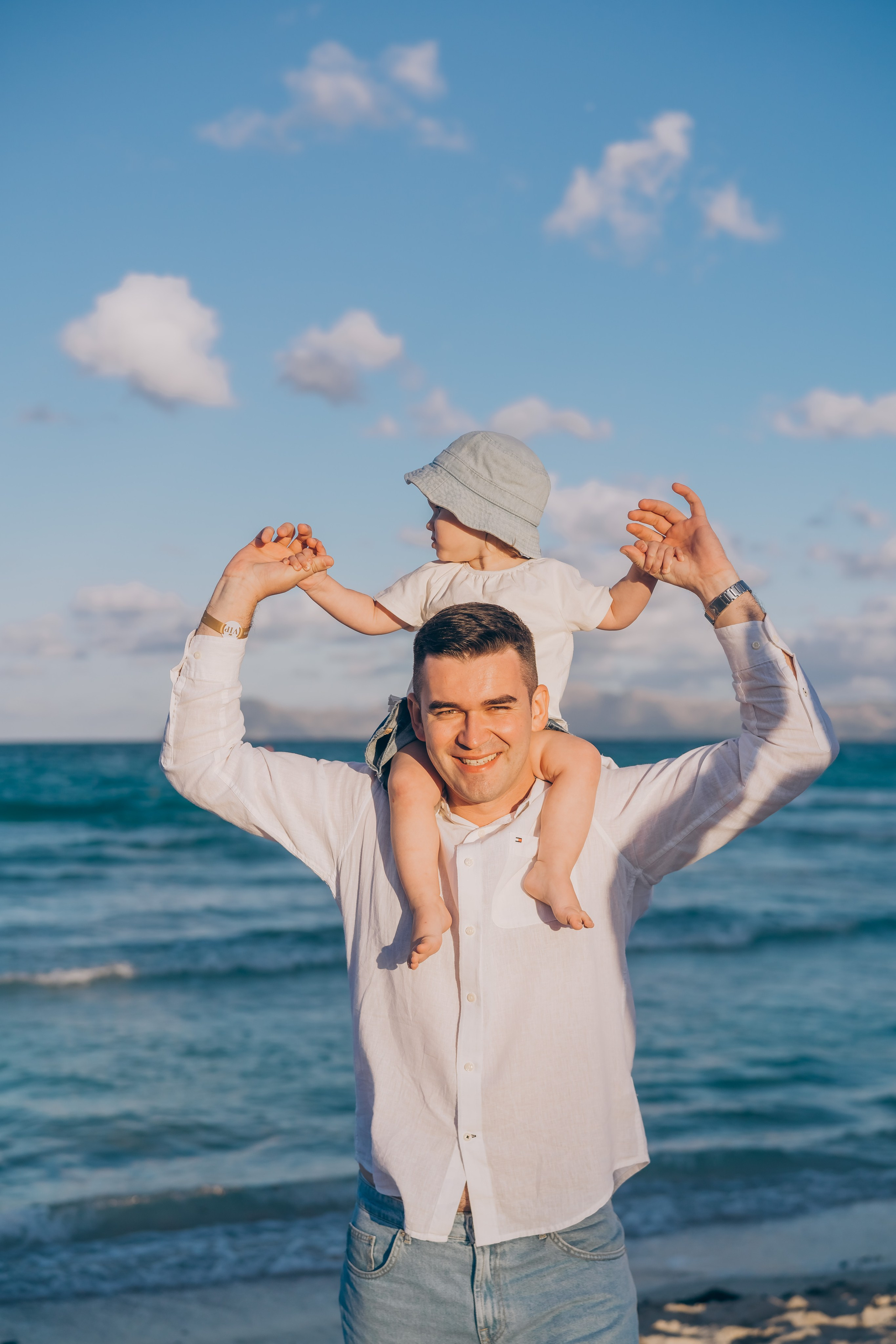 Sophisticated Tanya with her daughter and husband. Фотограф у Пальма де Майорка