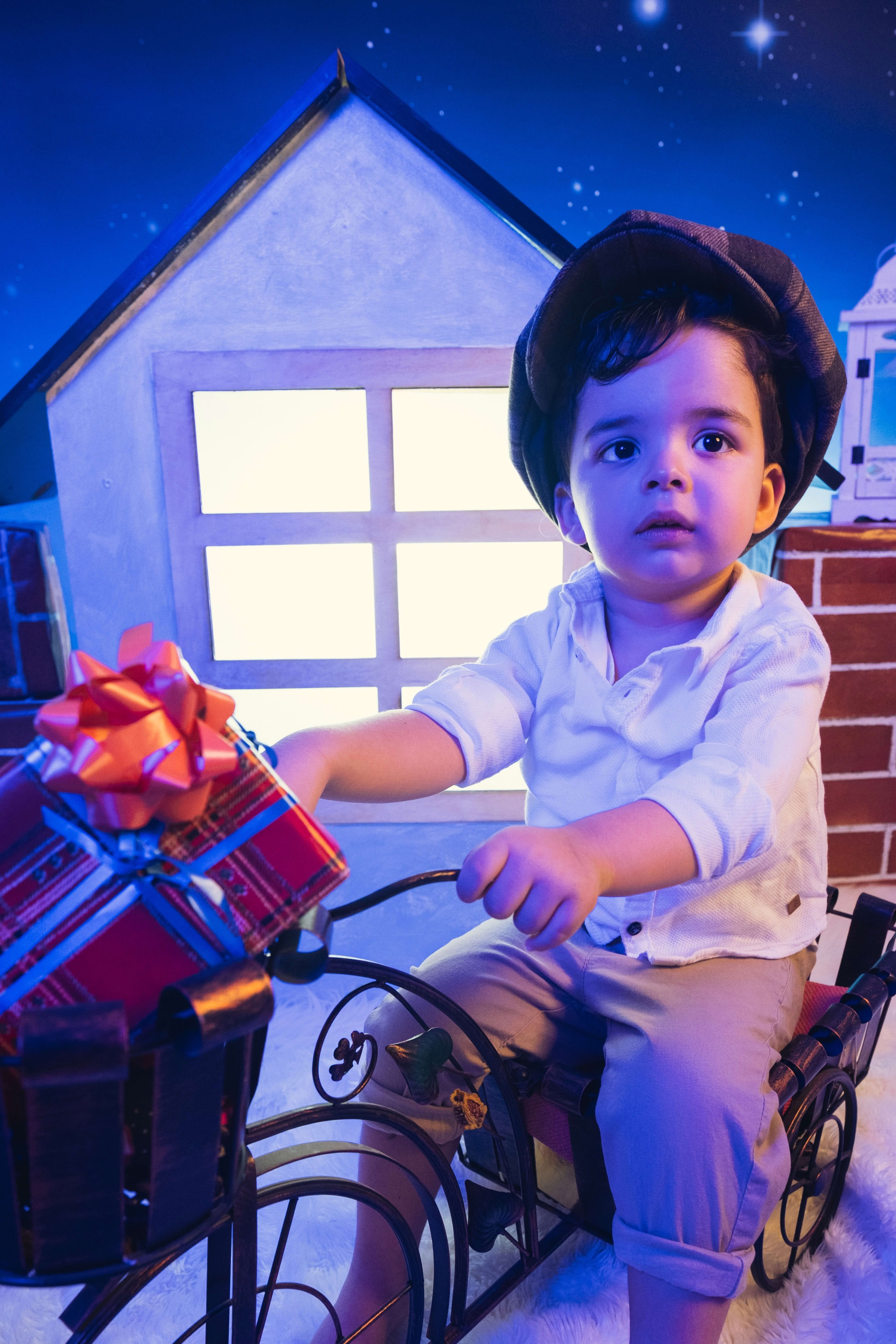 Sesión de fotos navideña infantil en Telde con decorado mágico de Migui Peques