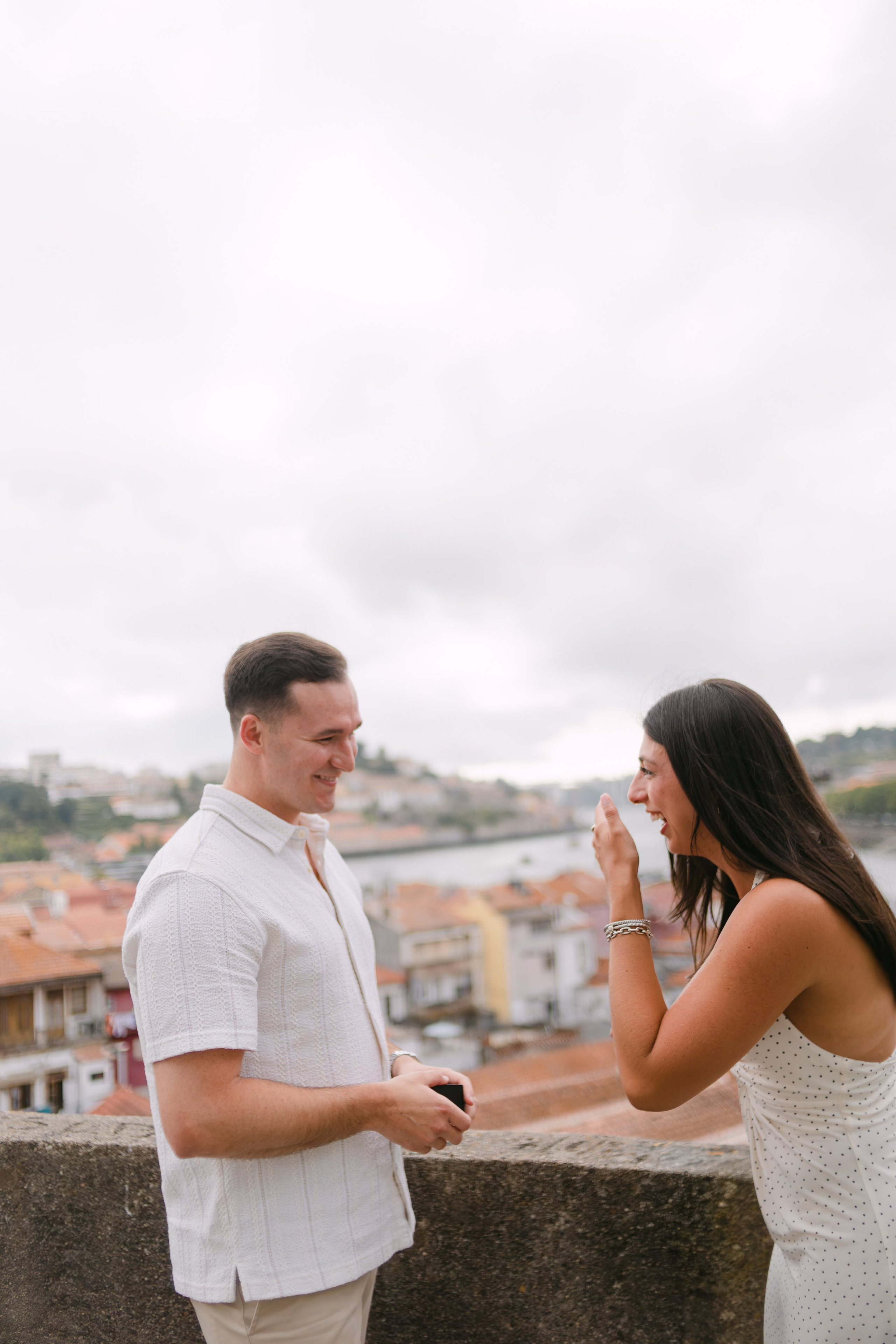 Wedding Proposal in Porto. Fotógrafo de casamentos e destination wedding no Porto, Portugal — Davi Valente | Lisboa, Douro, Roma e Lago de Como