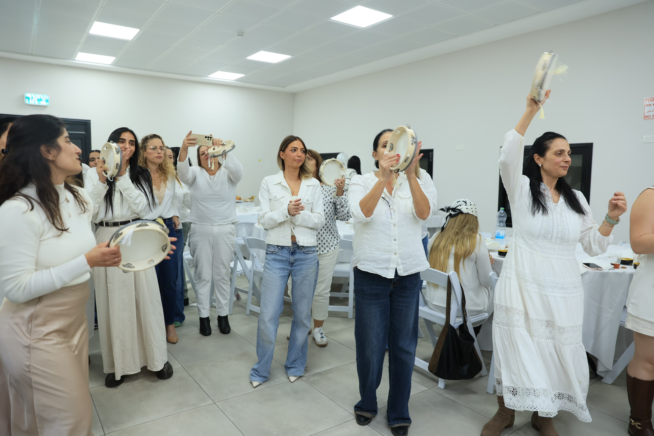 נטף הפרשת חלה. שני ויזל | צלמת הריון, צילומי משפחה וצילומי בוק בת מצווה