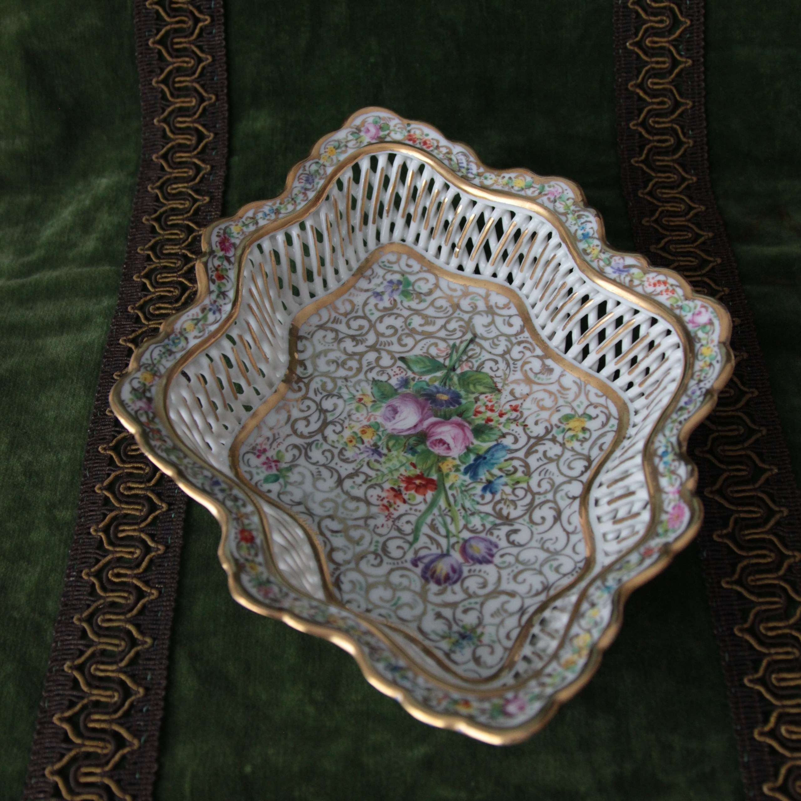 Franceplate. Современнные и актикварные украшения в Барселоне, Москве и Санкт-Петербурге